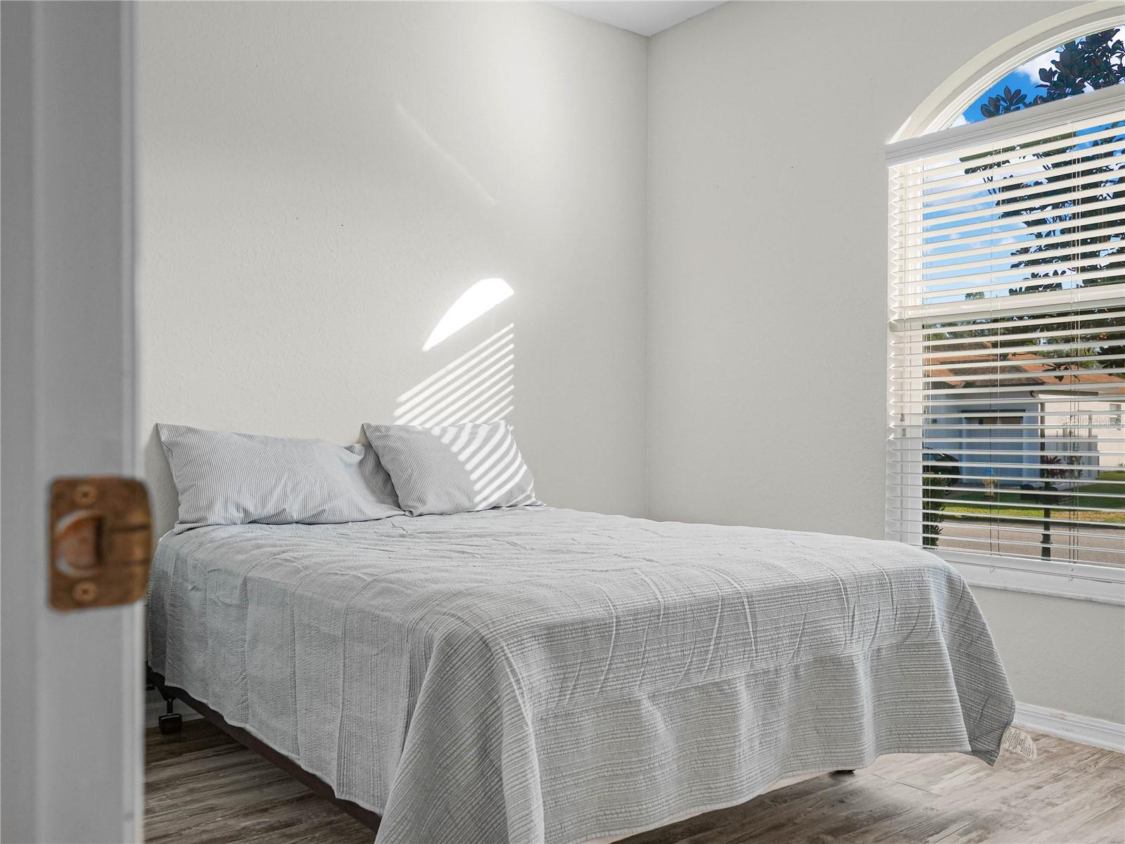 Image 17 of 78 For 4424 Waterford Drive