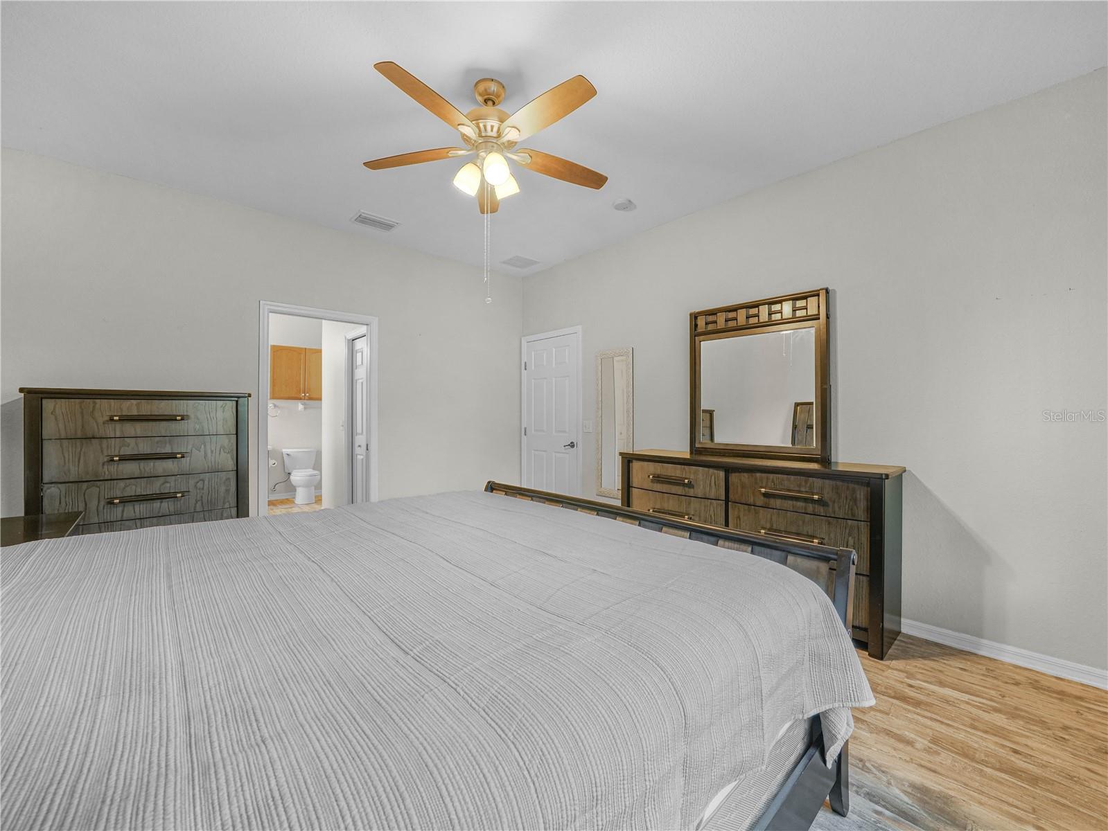 Image 23 of 78 For 4424 Waterford Drive