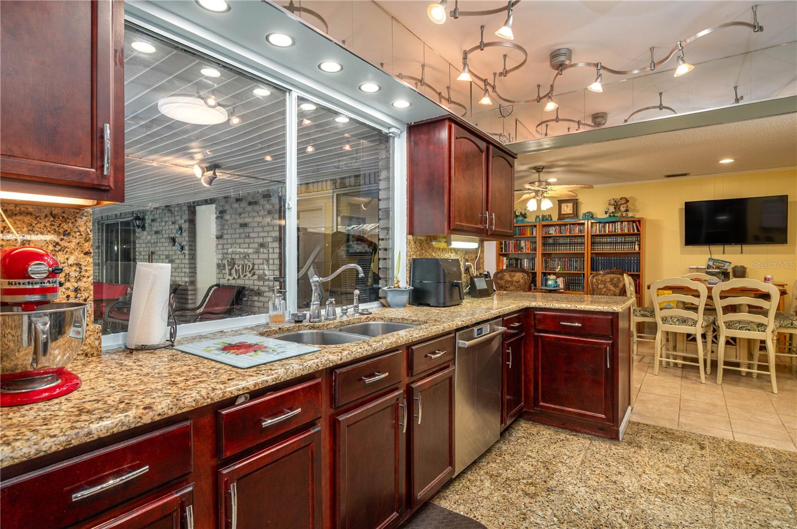 Image 11 of 32 For 305 Hernando Road