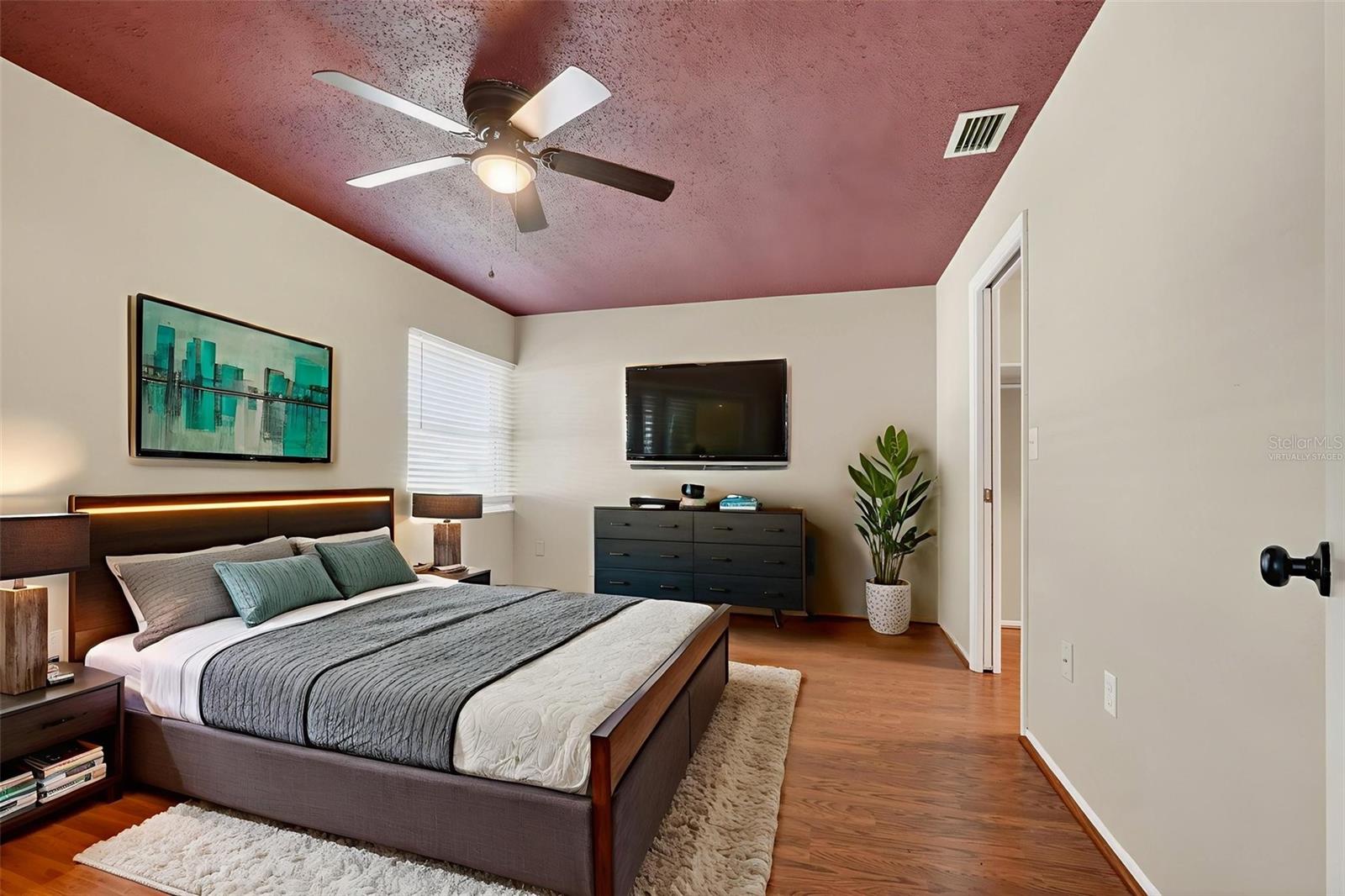 Image 16 of 46 For 1550 11th Street Ne D7