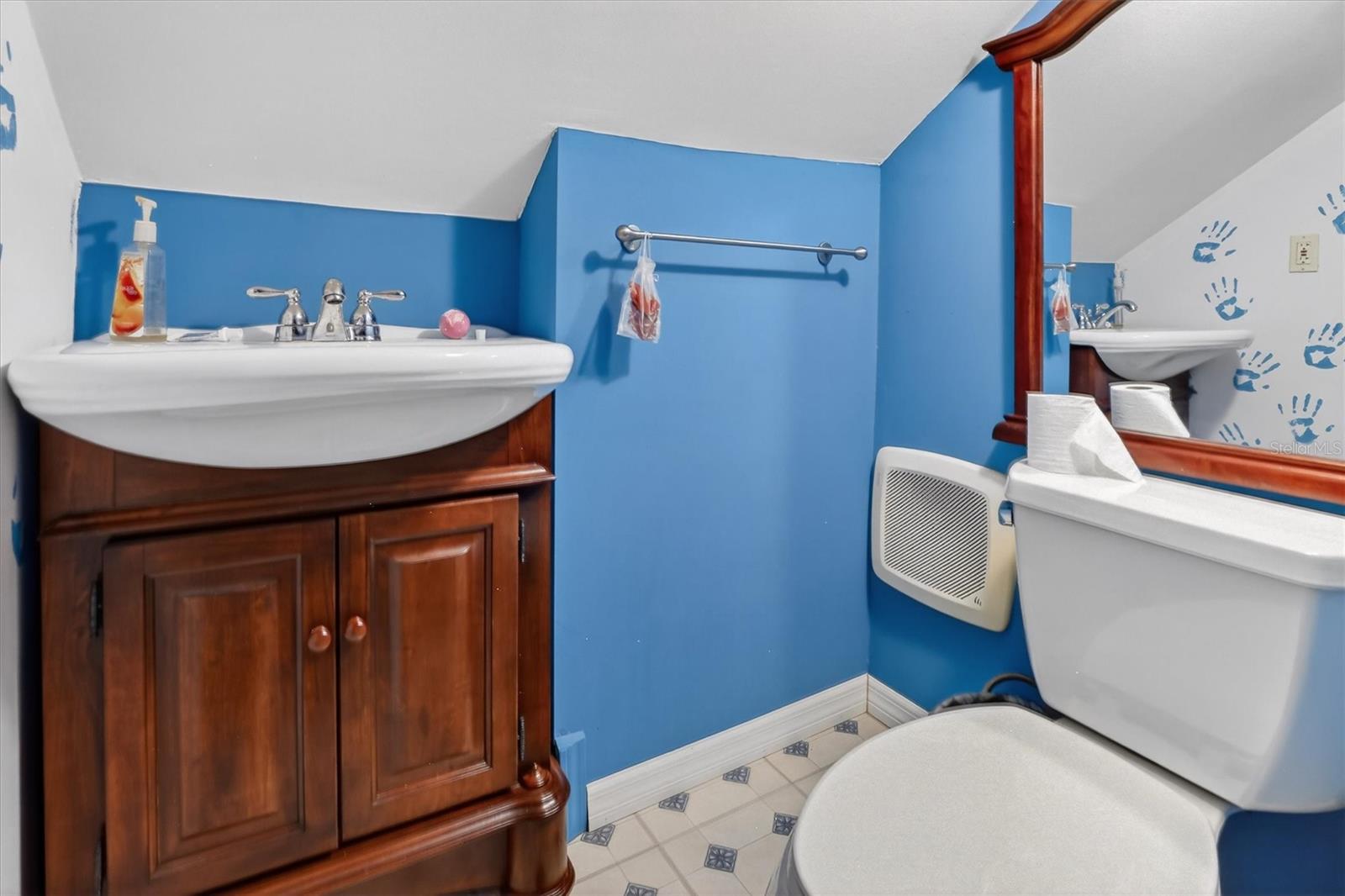 Image 38 of 56 For 2725 Charing Road