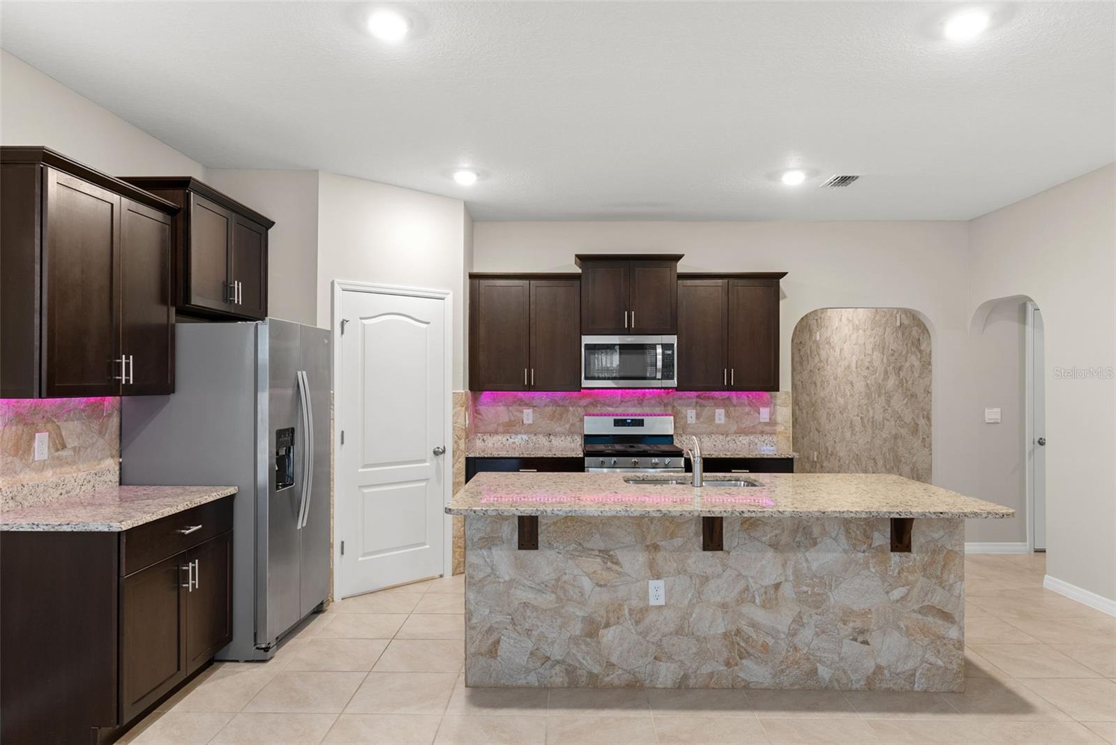 Image 10 of 47 For 5121 Oakbourne Avenue