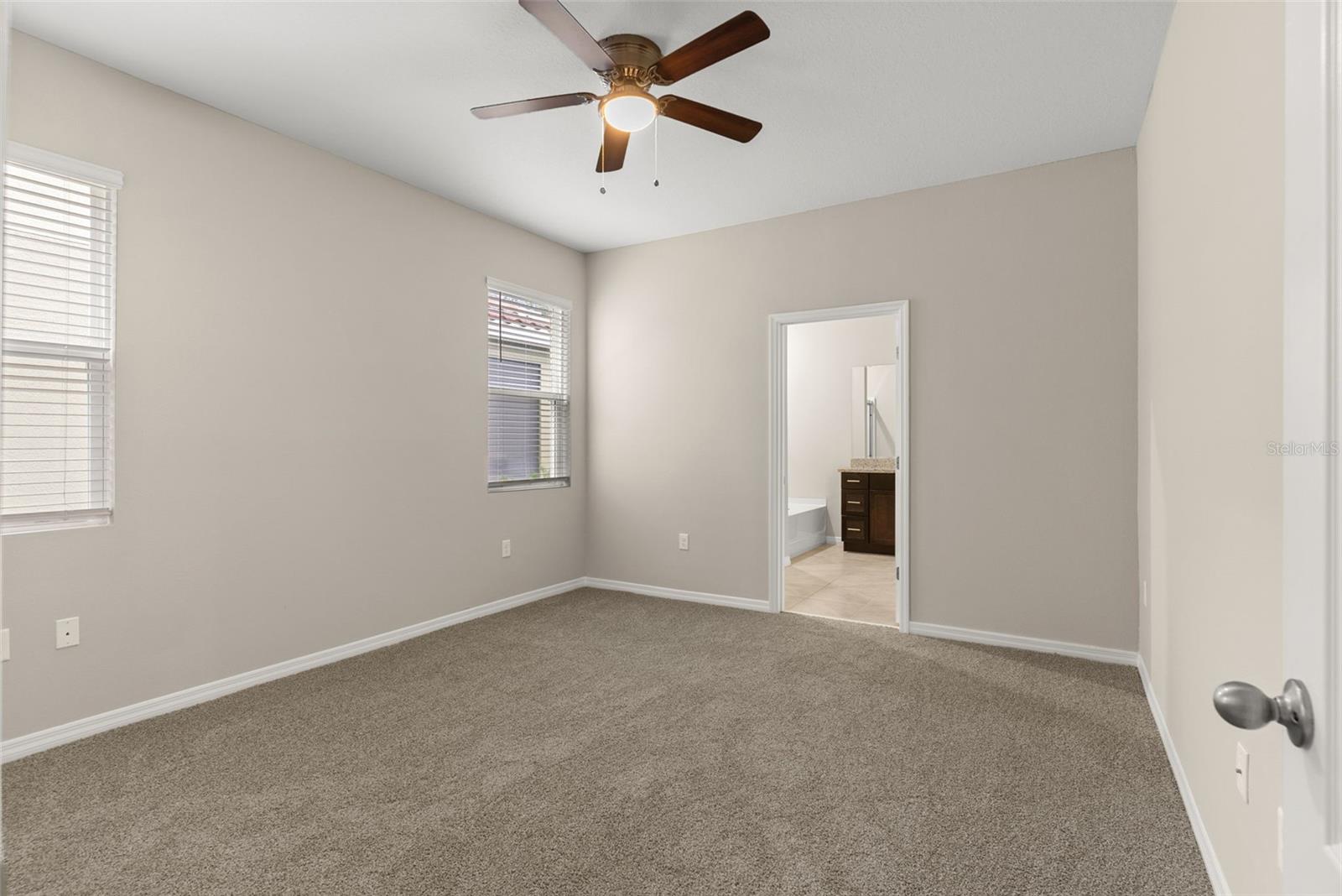 Image 13 of 47 For 5121 Oakbourne Avenue