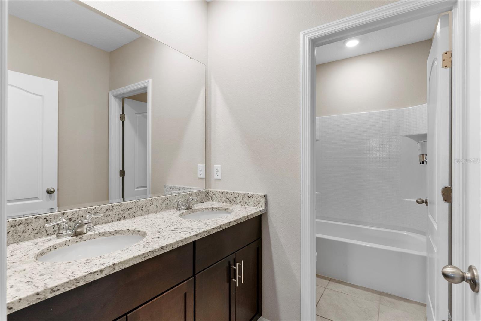 Image 37 of 47 For 5121 Oakbourne Avenue