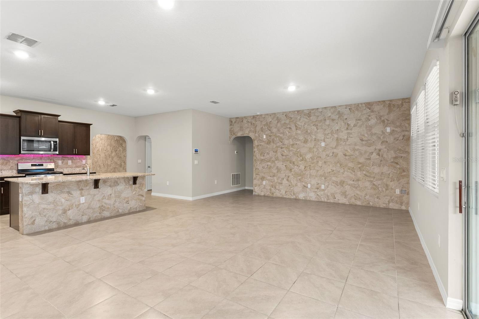 Image 7 of 47 For 5121 Oakbourne Avenue