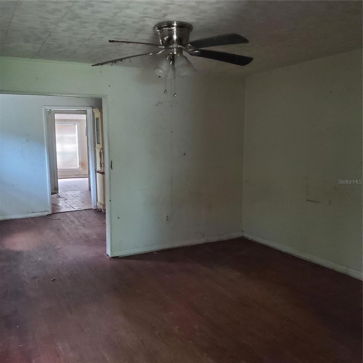 Image 4 of 11 For 949 Lake Street