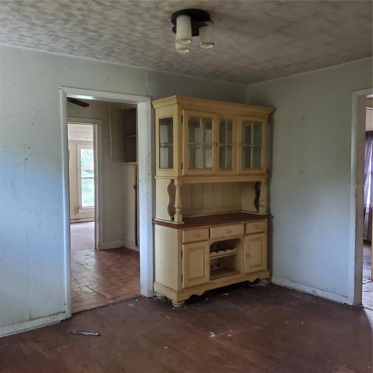 Image 5 of 11 For 949 Lake Street