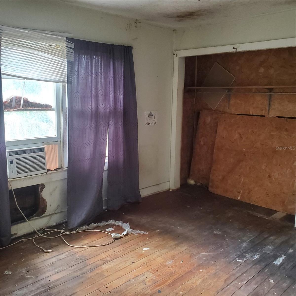 Image 9 of 11 For 949 Lake Street