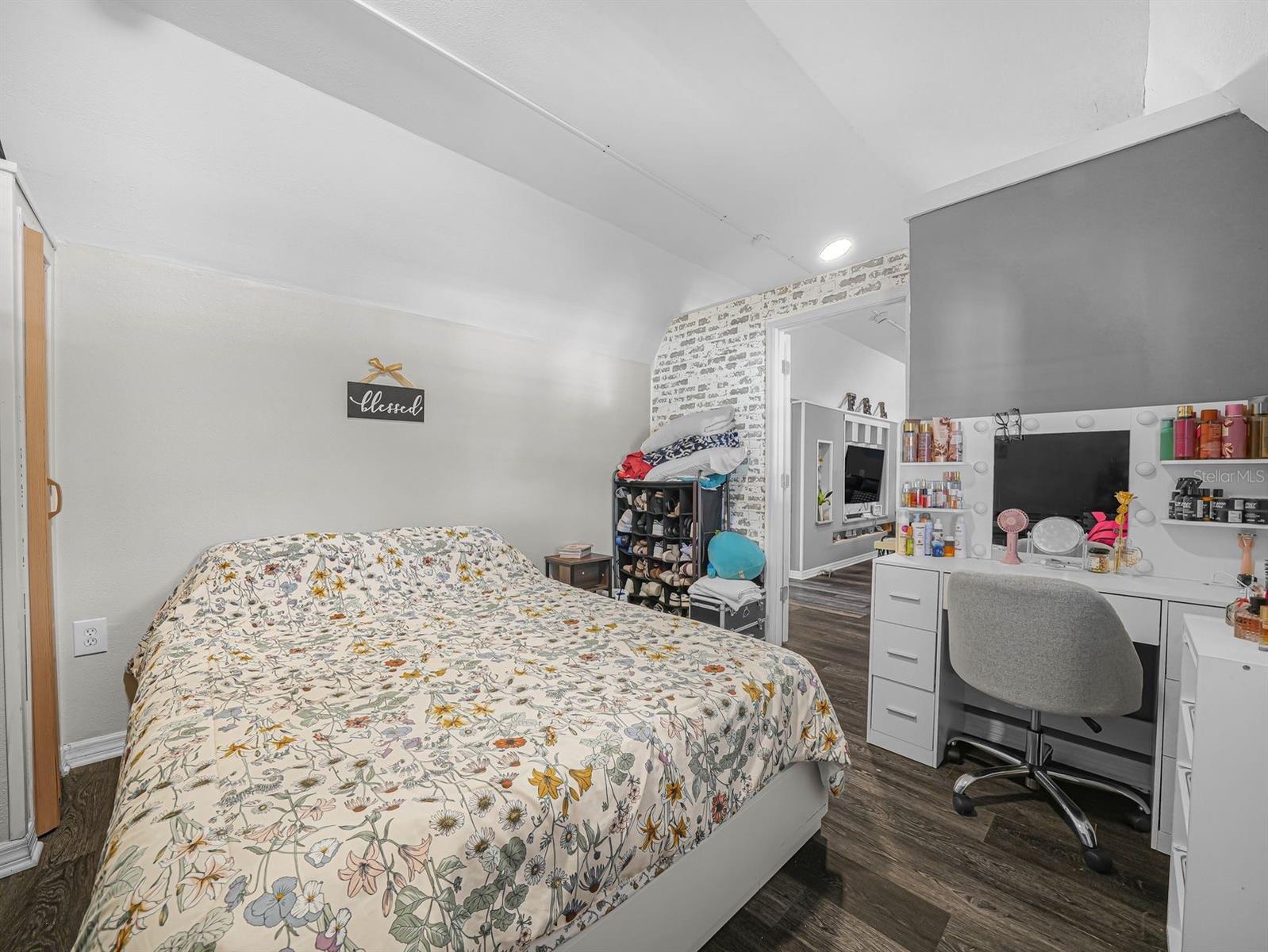 Image 34 of 45 For 611 Acacia Walk