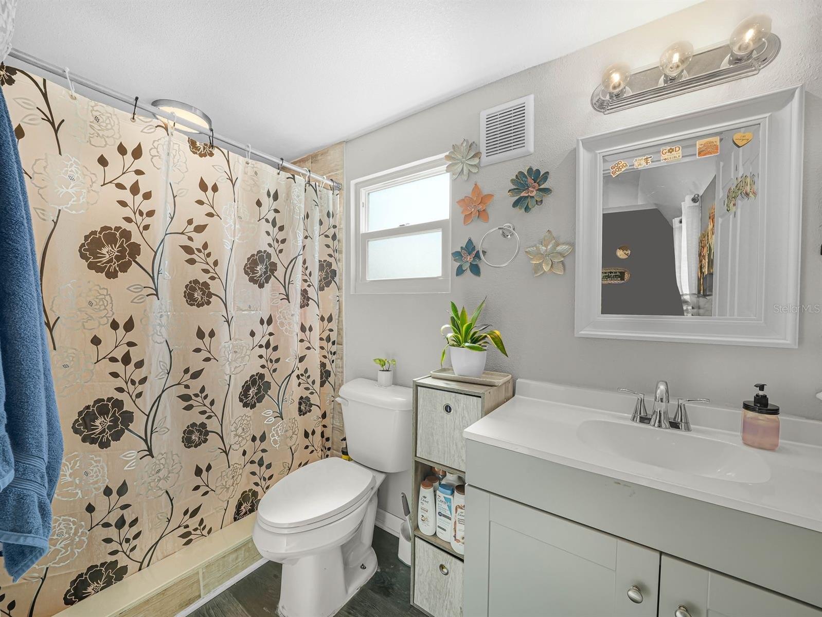 Image 35 of 45 For 611 Acacia Walk