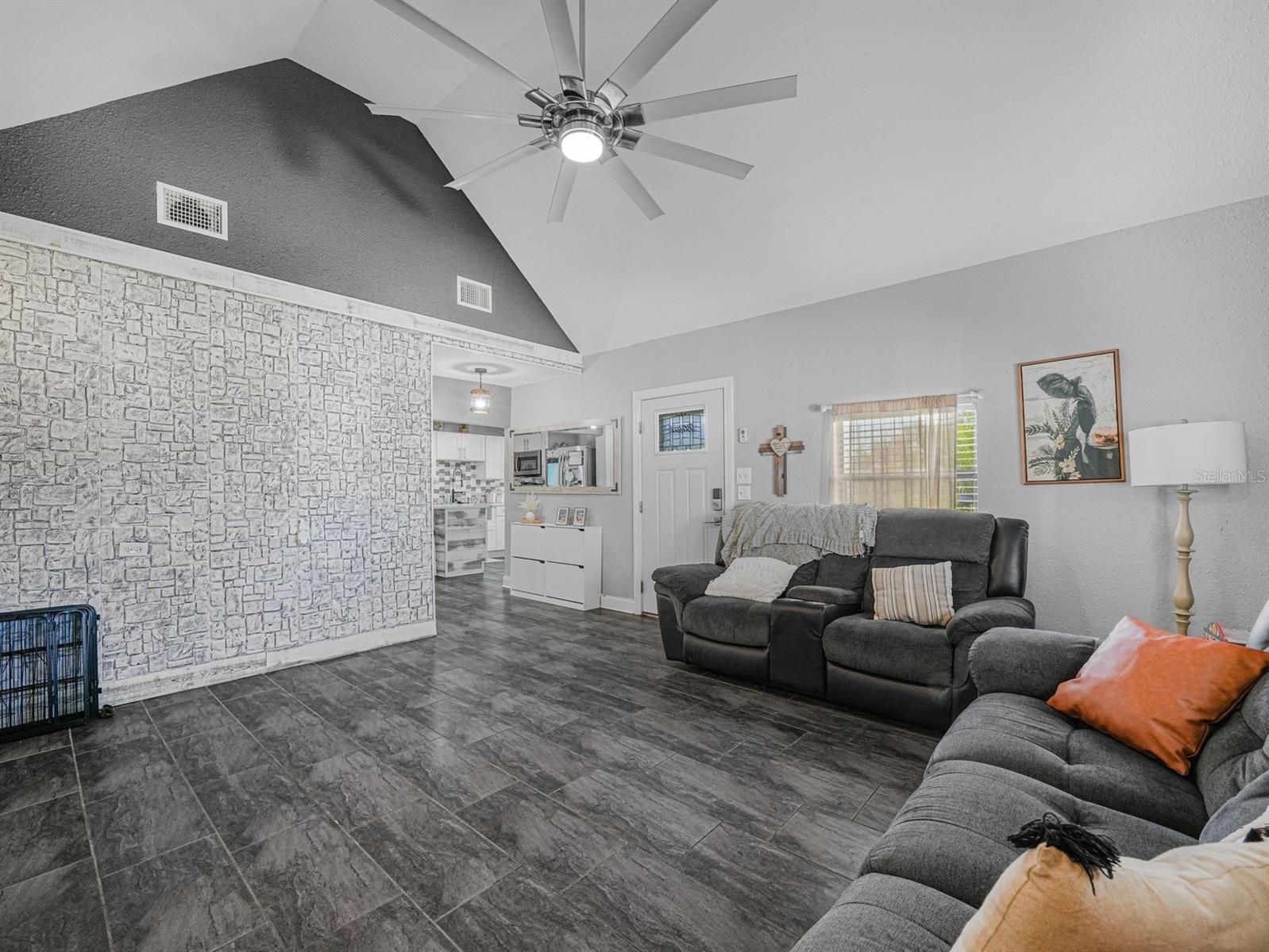 Image 7 of 45 For 611 Acacia Walk