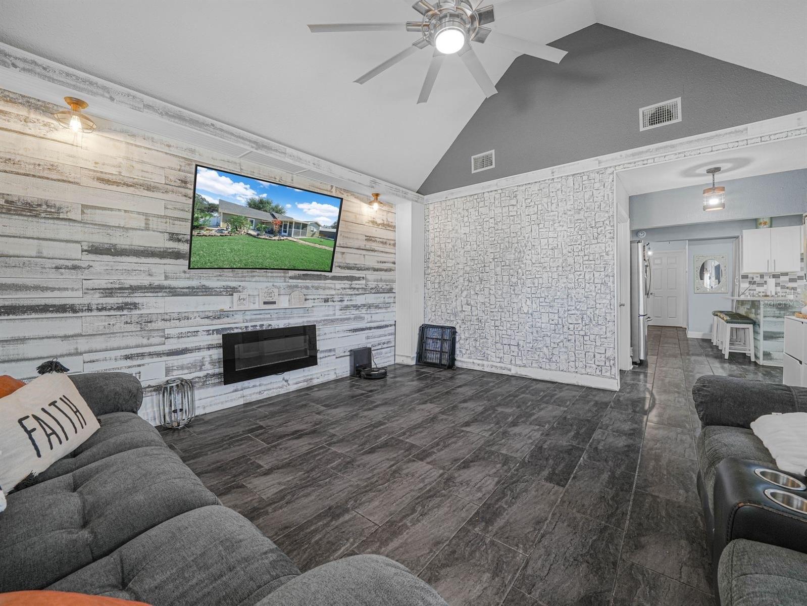 Image 9 of 45 For 611 Acacia Walk