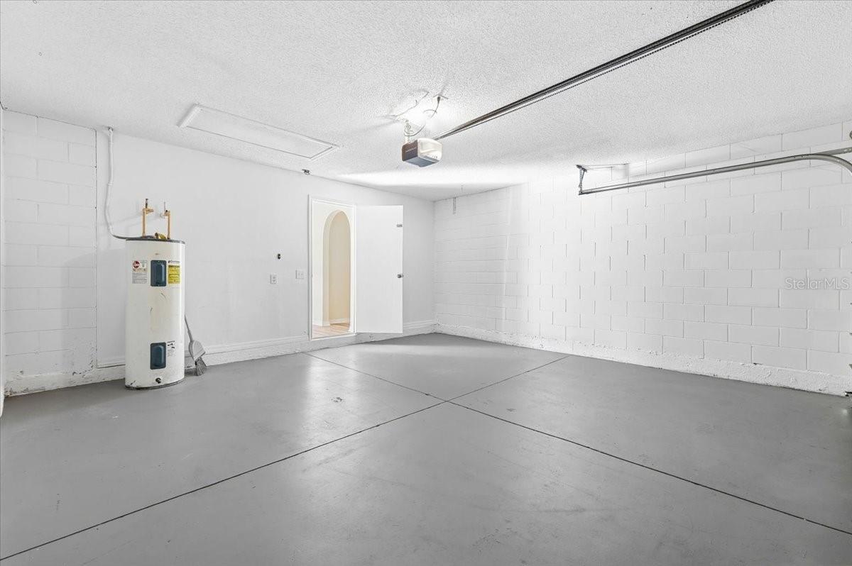 Image 21 of 34 For 2036 Whispering Trails Boulevard