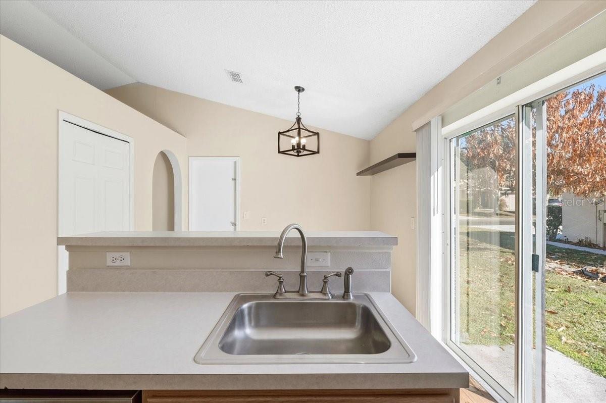 Image 7 of 34 For 2036 Whispering Trails Boulevard