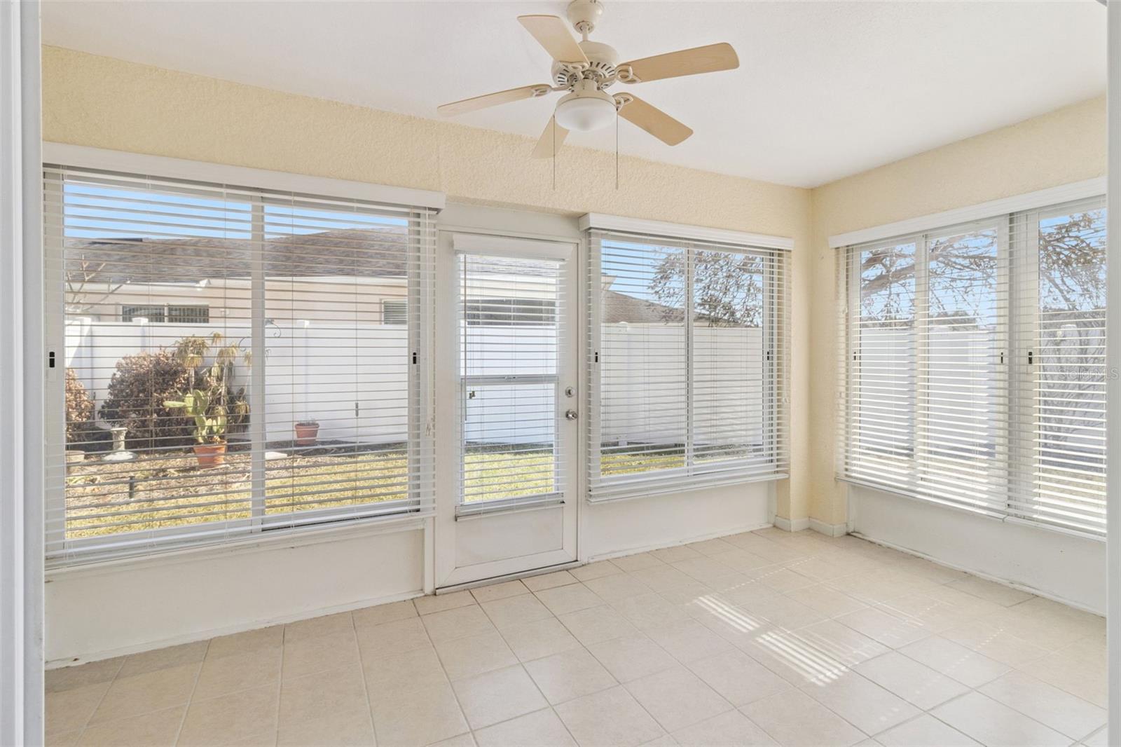 Image 20 of 43 For 3343 Livingston Way