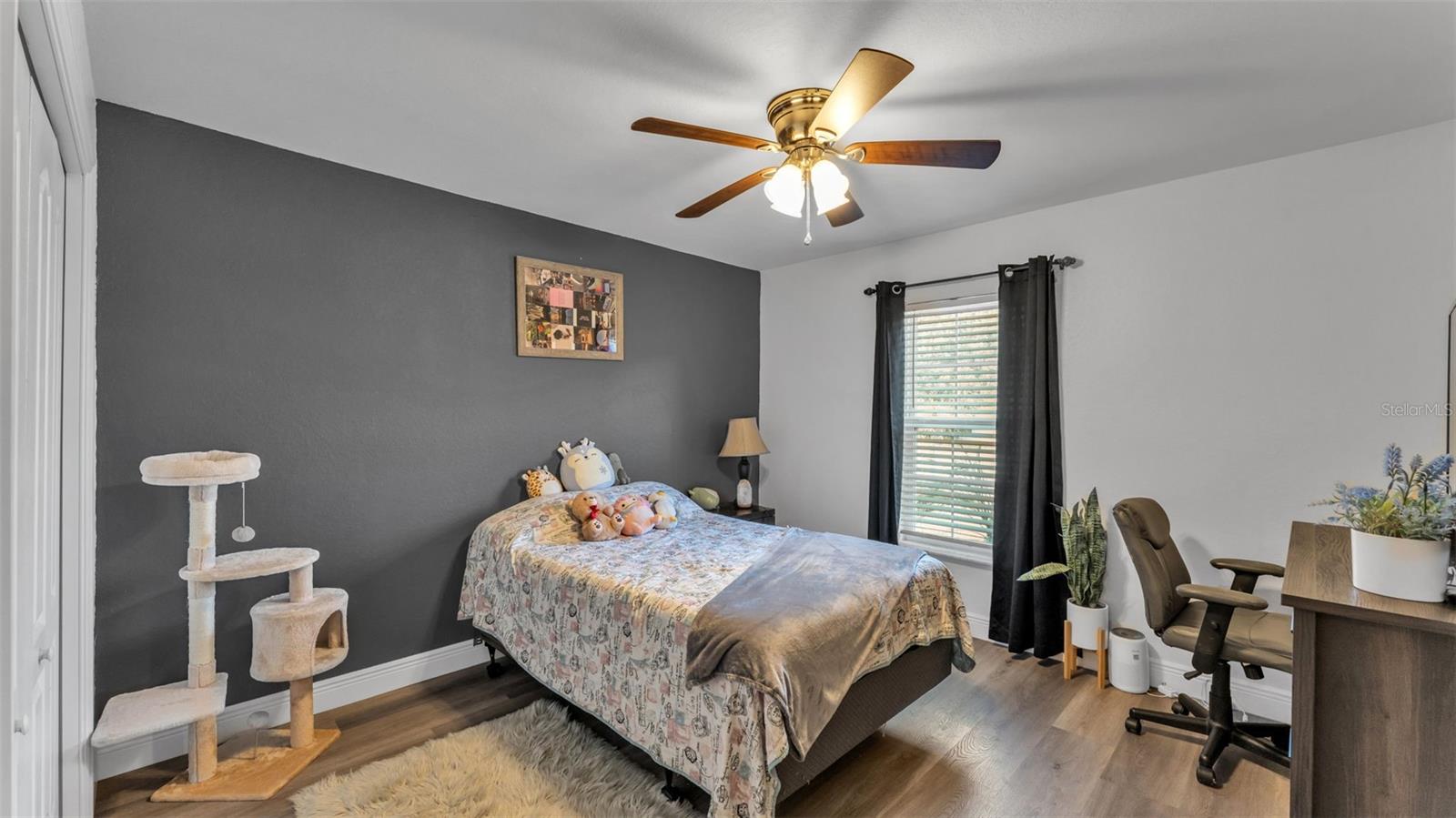 Image 19 of 37 For 302 Brookshire Drive