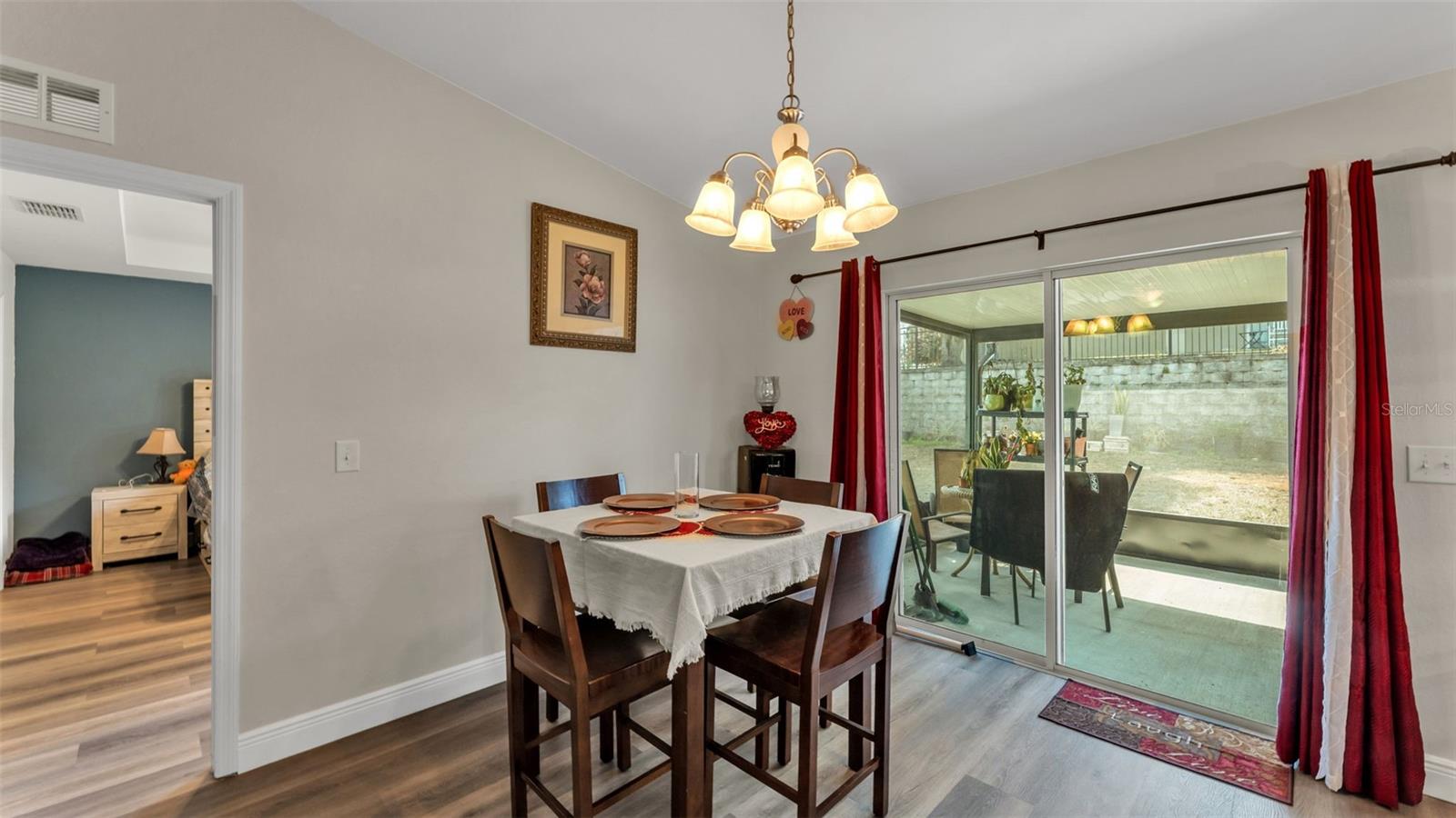 Image 5 of 37 For 302 Brookshire Drive