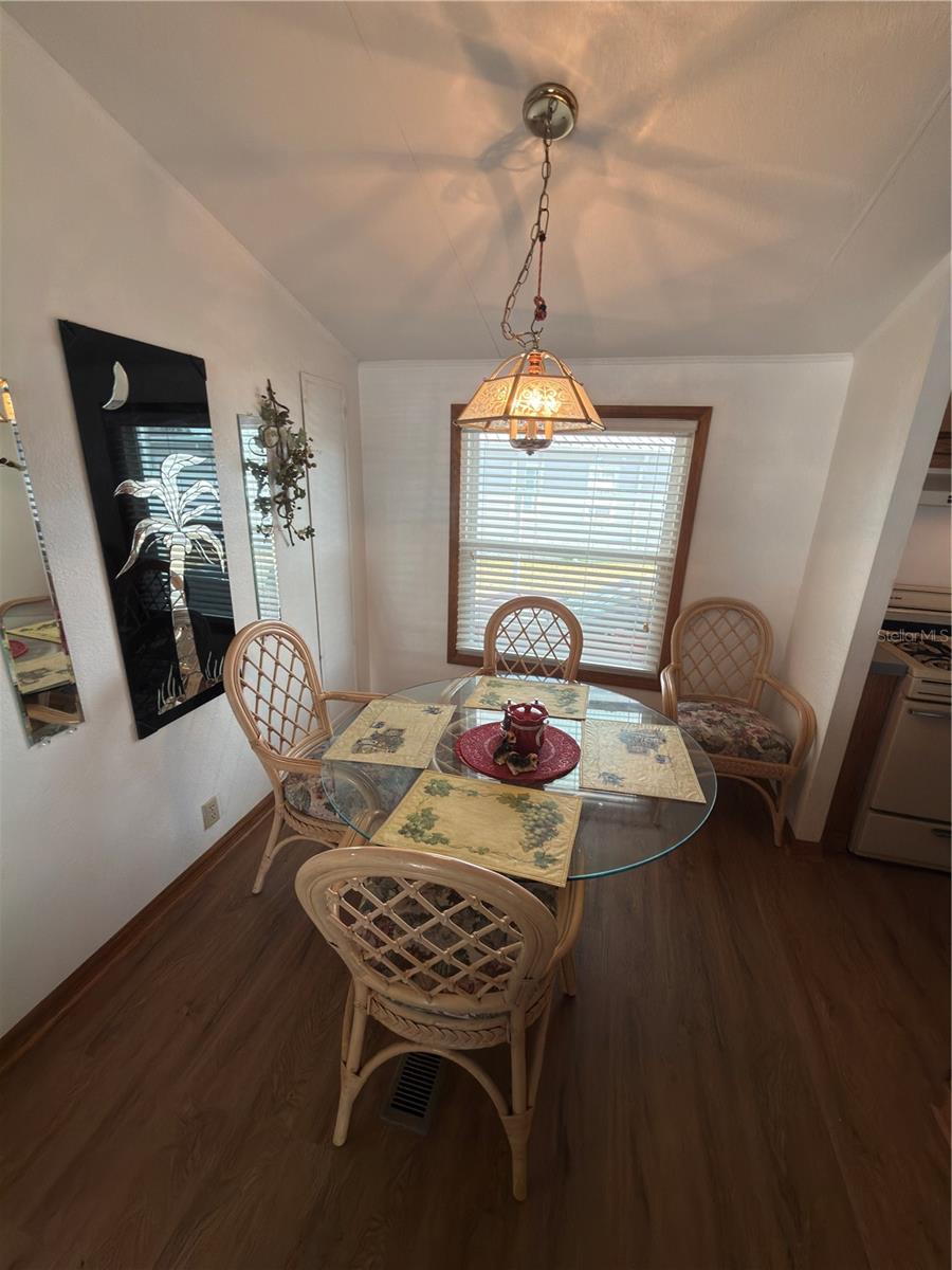 Image 12 of 45 For 4992 Shore Line Drive