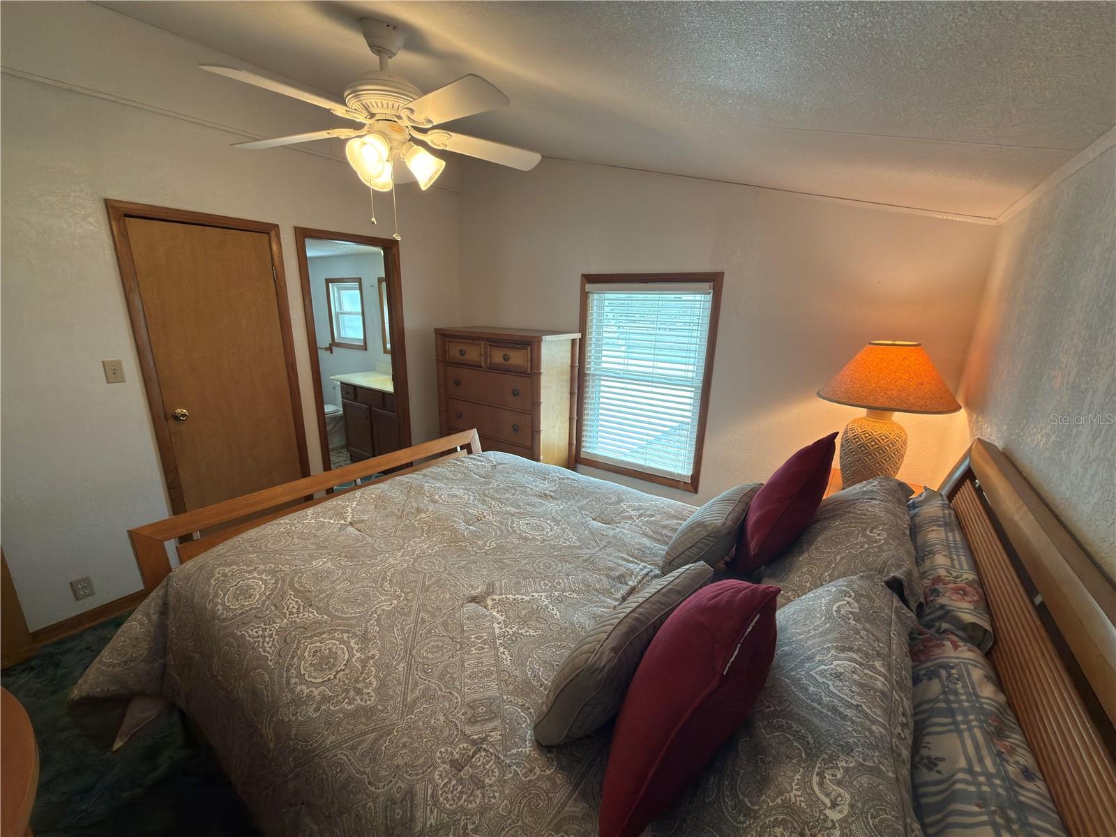 Image 18 of 45 For 4992 Shore Line Drive