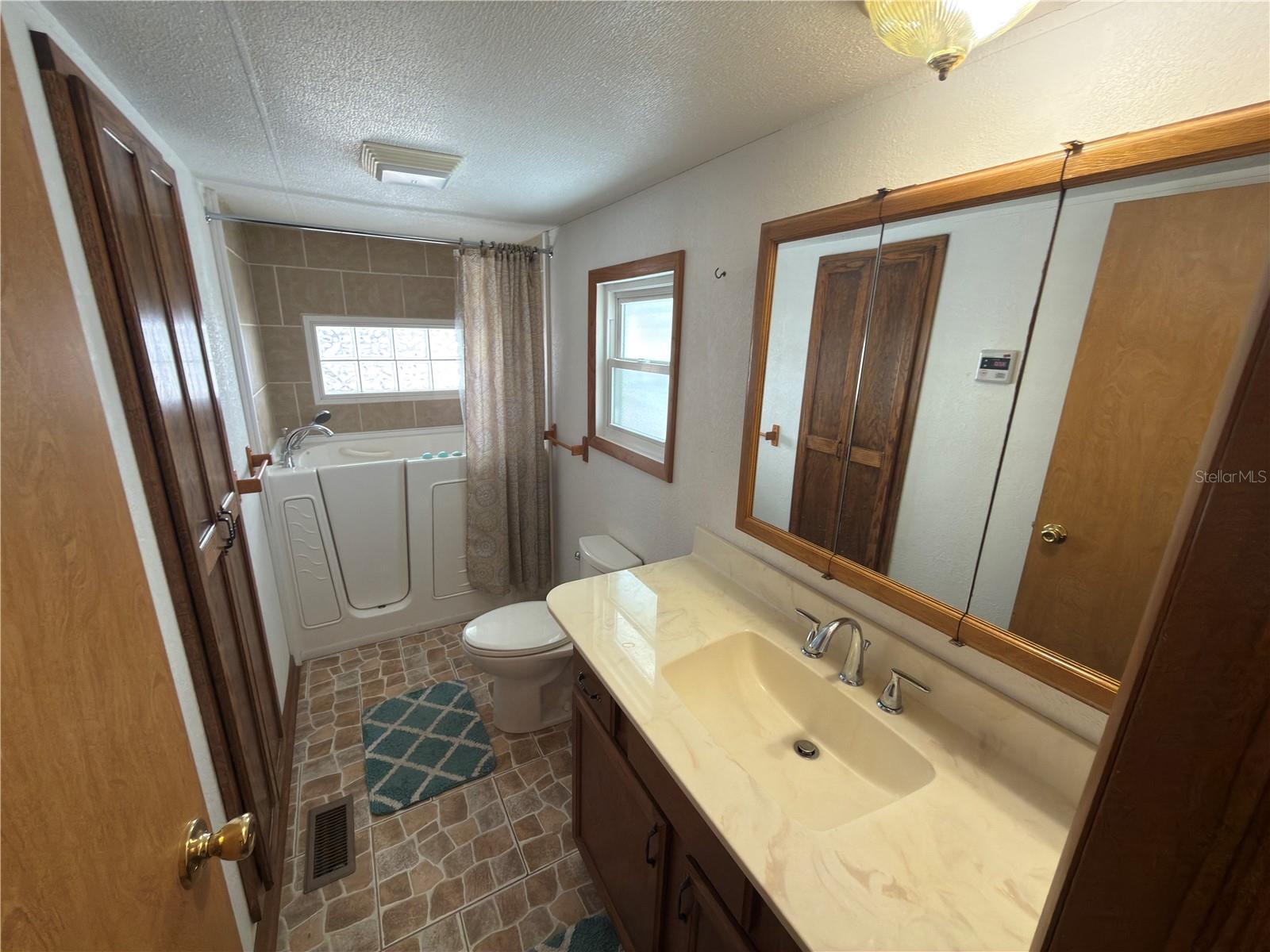 Image 21 of 45 For 4992 Shore Line Drive