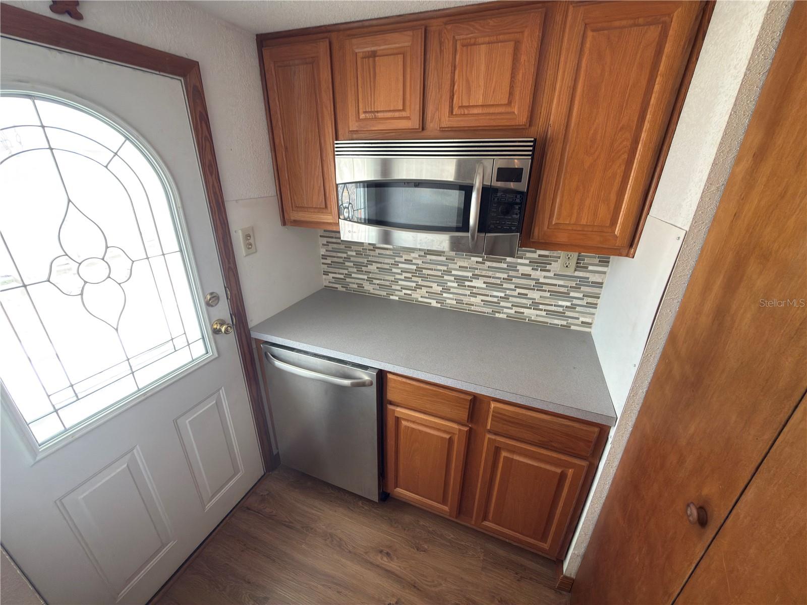 Image 6 of 45 For 4992 Shore Line Drive