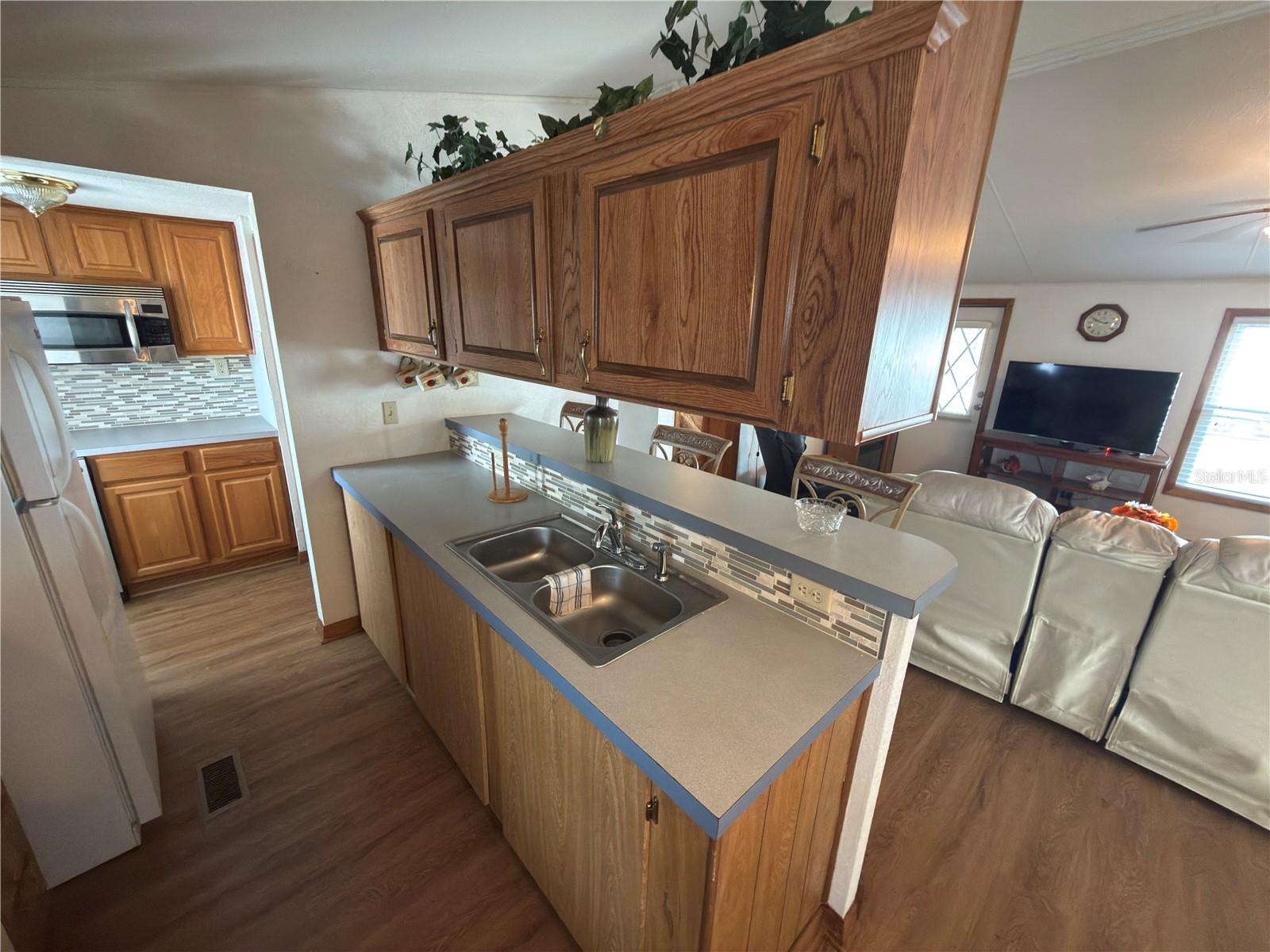 Image 9 of 45 For 4992 Shore Line Drive