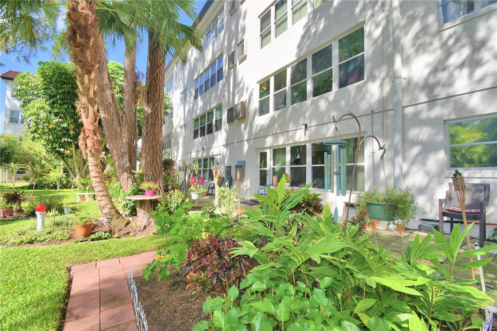 Image 19 of 51 For 200 El Camino Drive 203