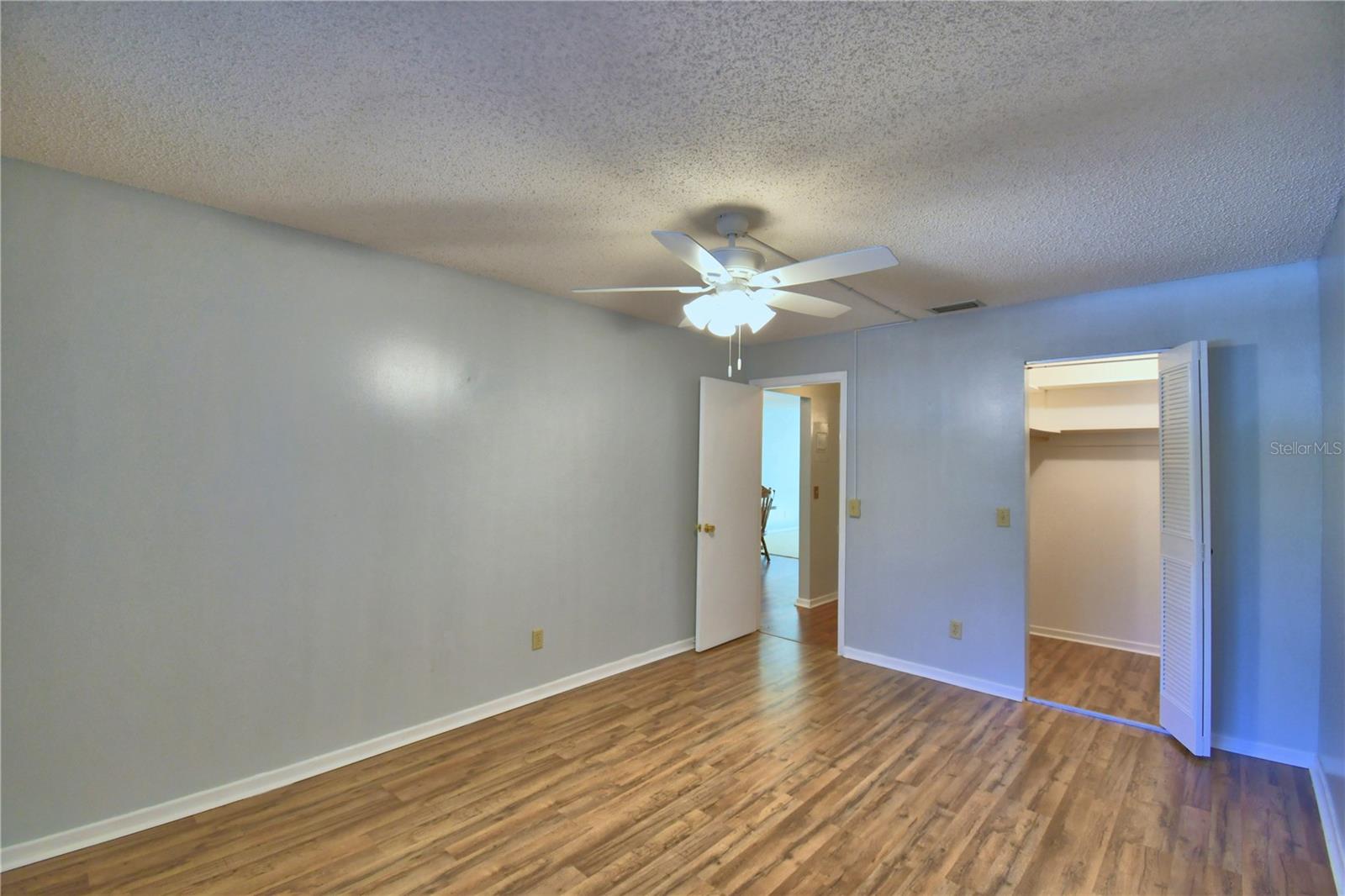 Image 29 of 51 For 200 El Camino Drive 203