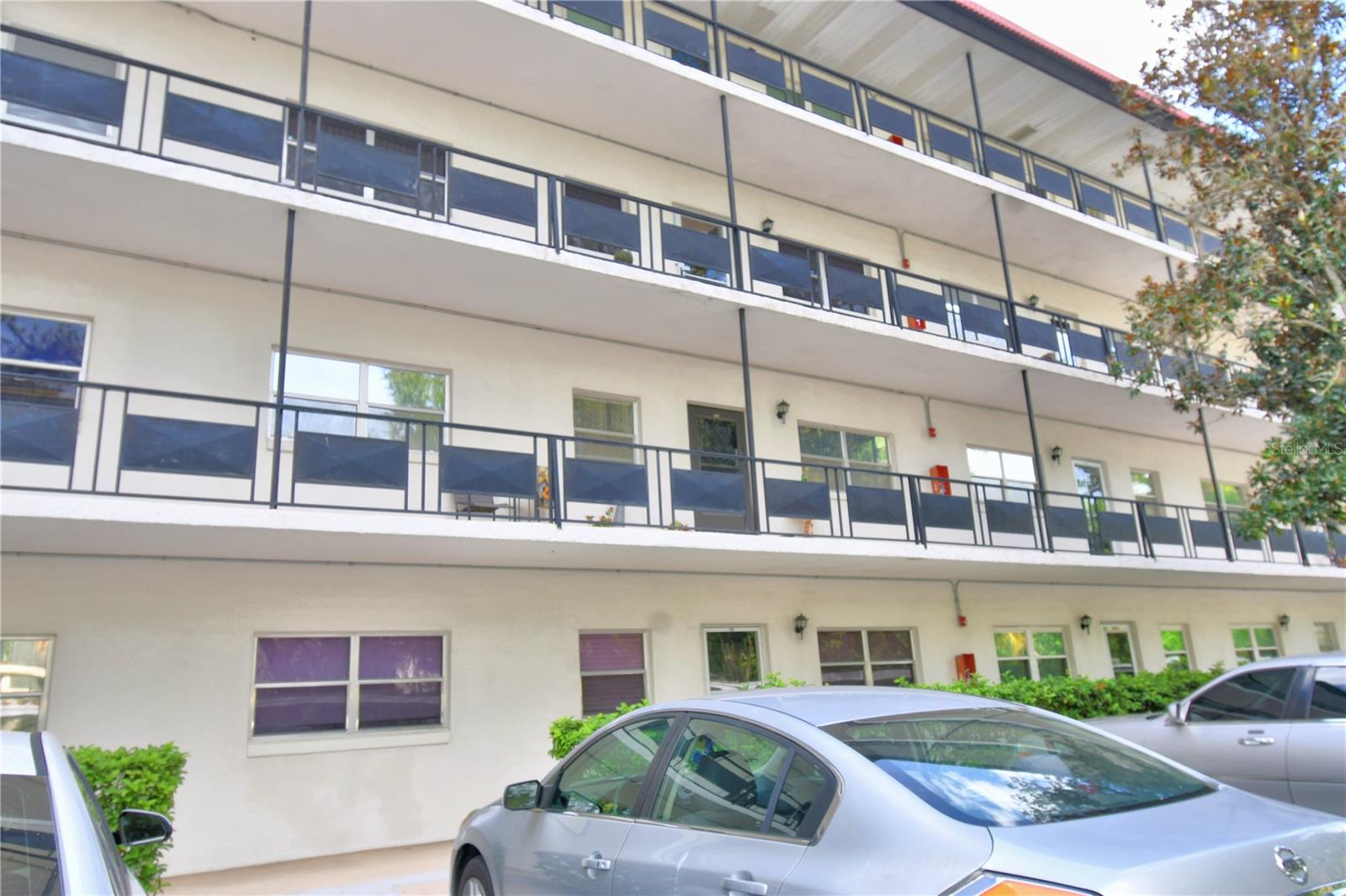 Image 3 of 51 For 200 El Camino Drive 203