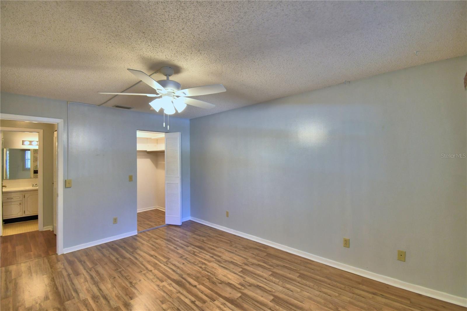 Image 31 of 51 For 200 El Camino Drive 203