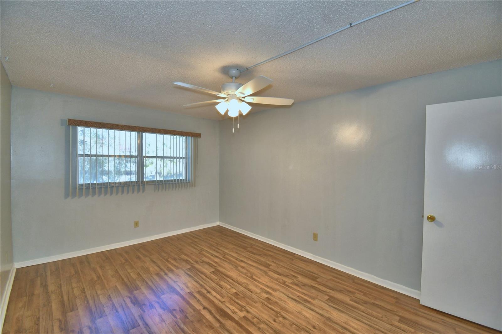 Image 33 of 51 For 200 El Camino Drive 203