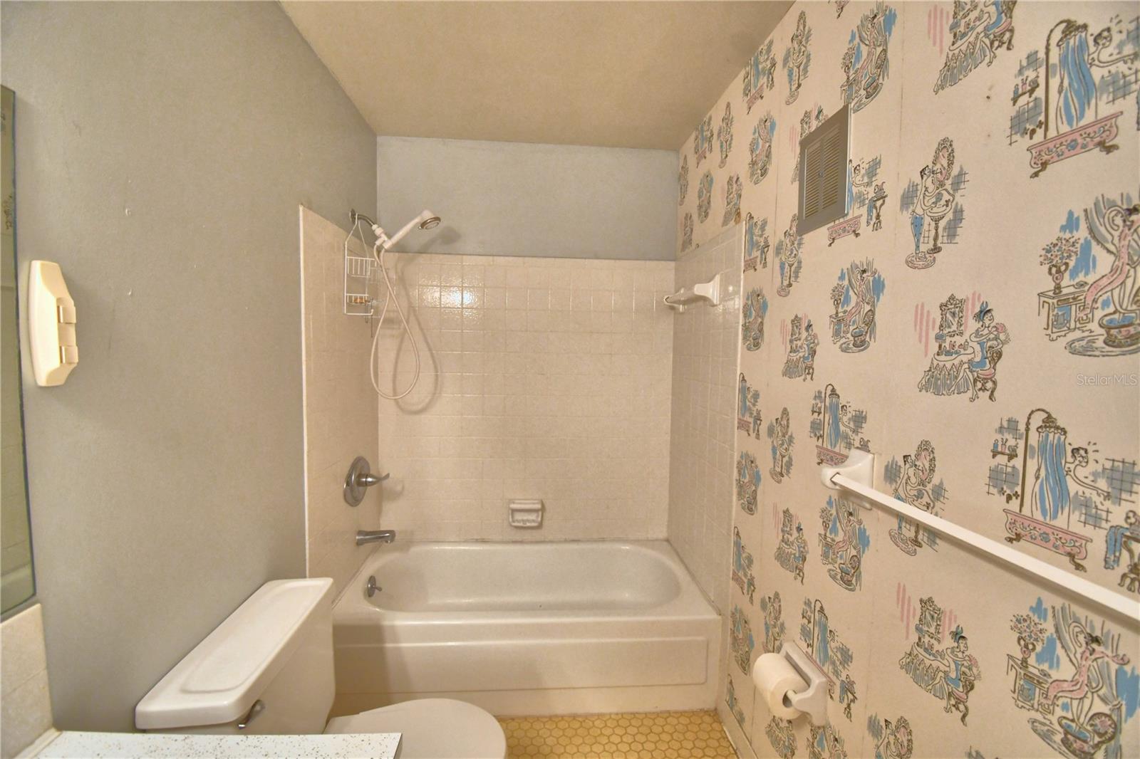 Image 35 of 51 For 200 El Camino Drive 203