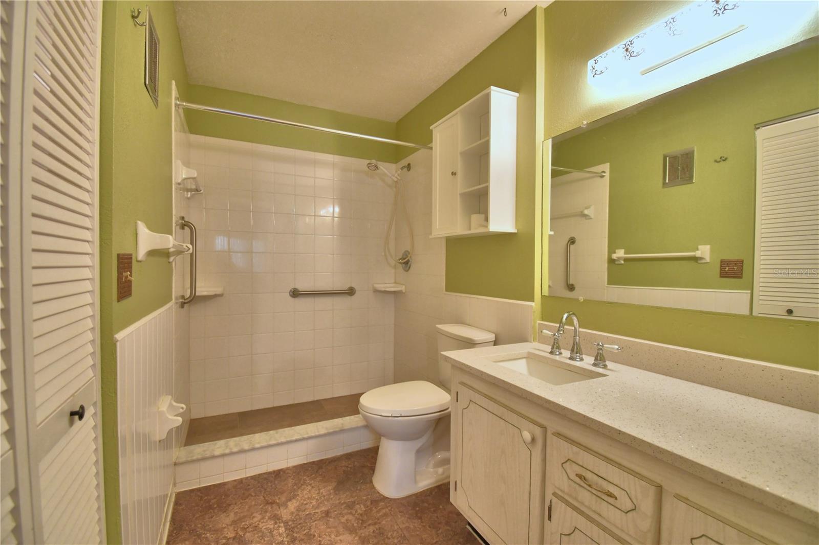 Image 42 of 51 For 200 El Camino Drive 203