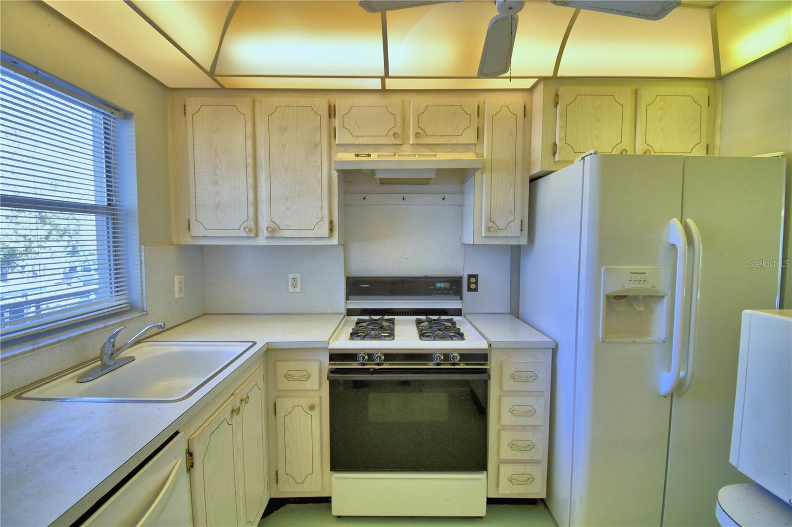 Image 8 of 51 For 200 El Camino Drive 203