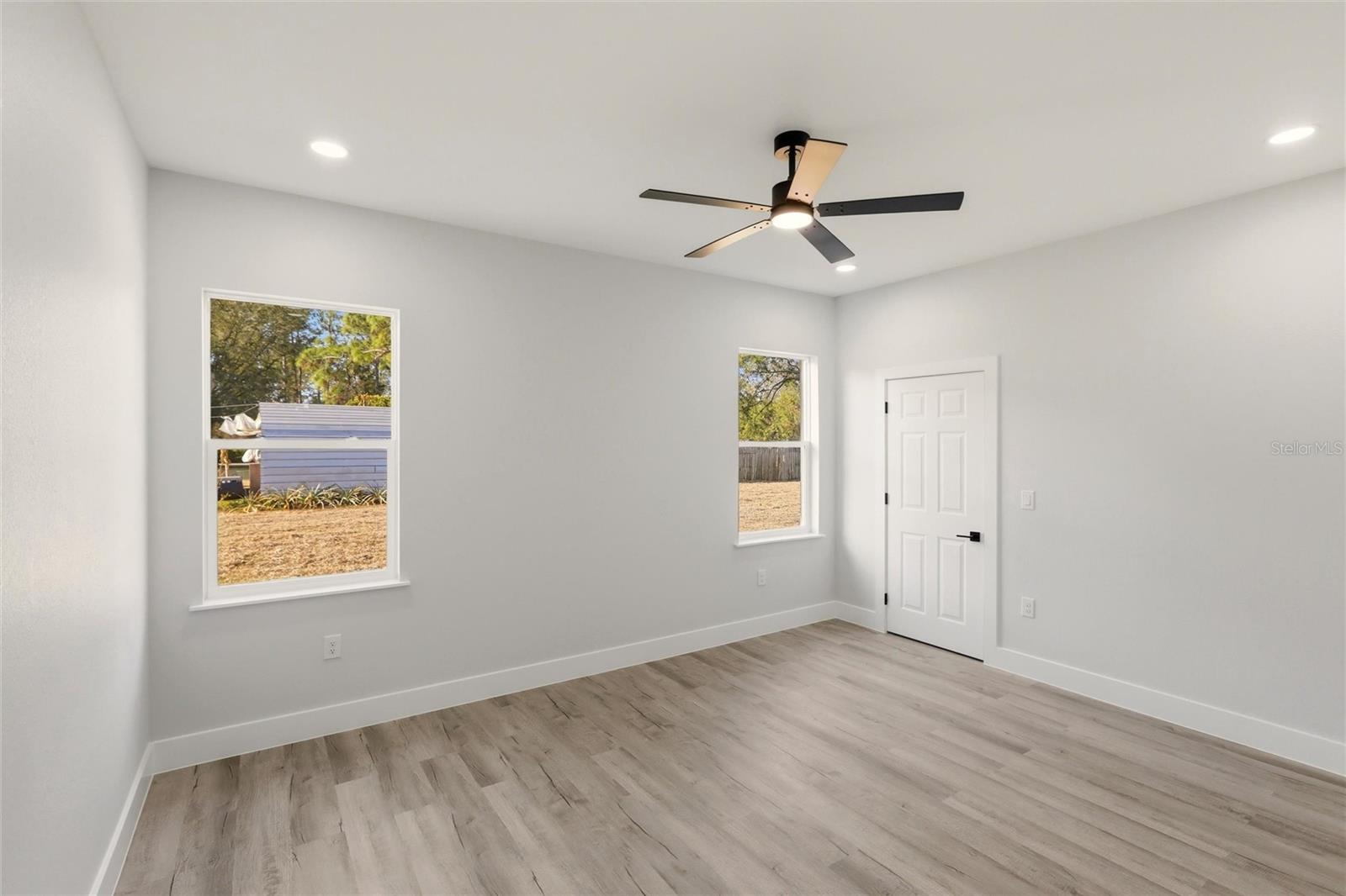 Image 11 of 33 For 3825 Citroen Drive