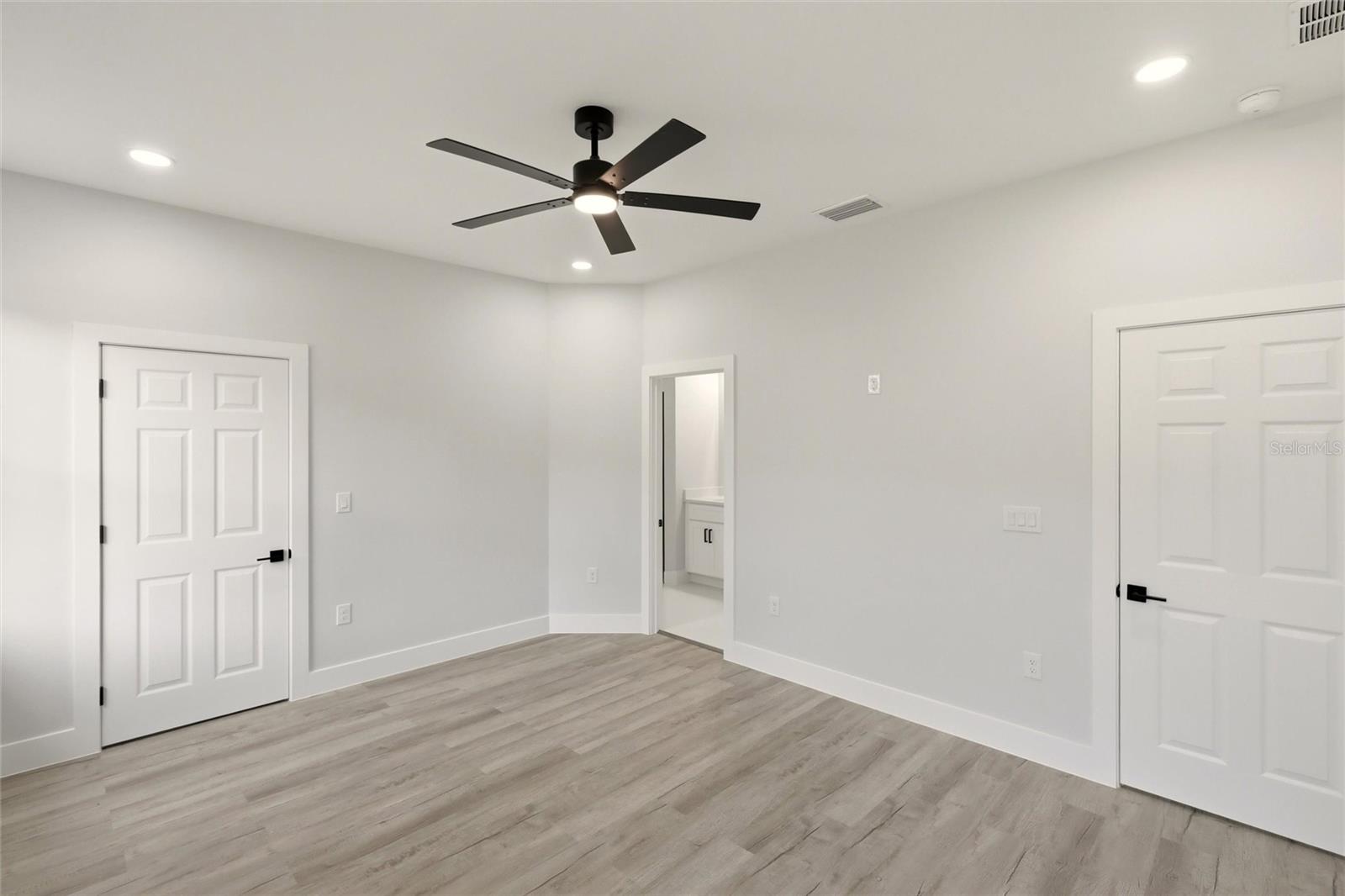 Image 12 of 33 For 3825 Citroen Drive