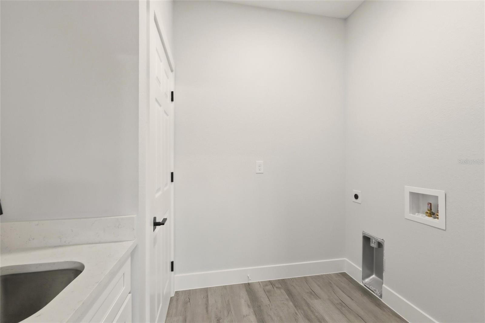 Image 26 of 33 For 3825 Citroen Drive