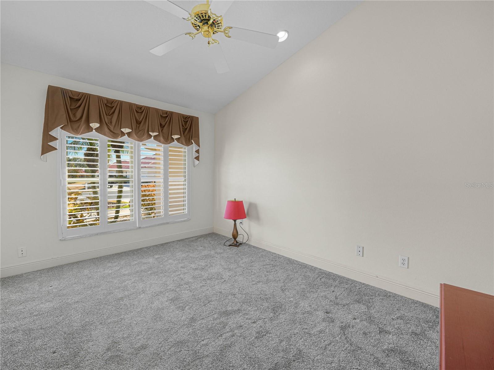 Image 12 of 40 For 528 Greenway Drive