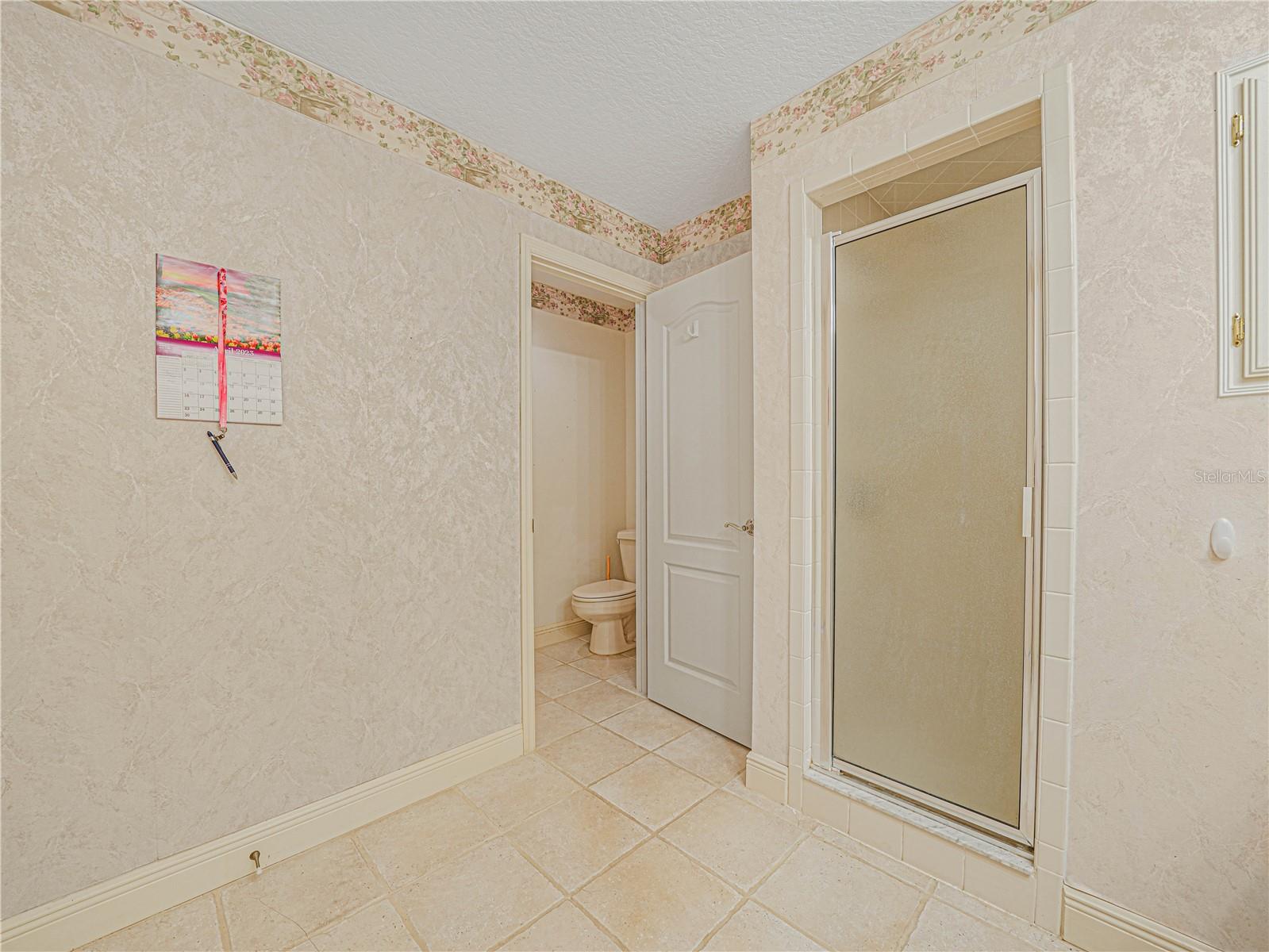 Image 19 of 40 For 528 Greenway Drive