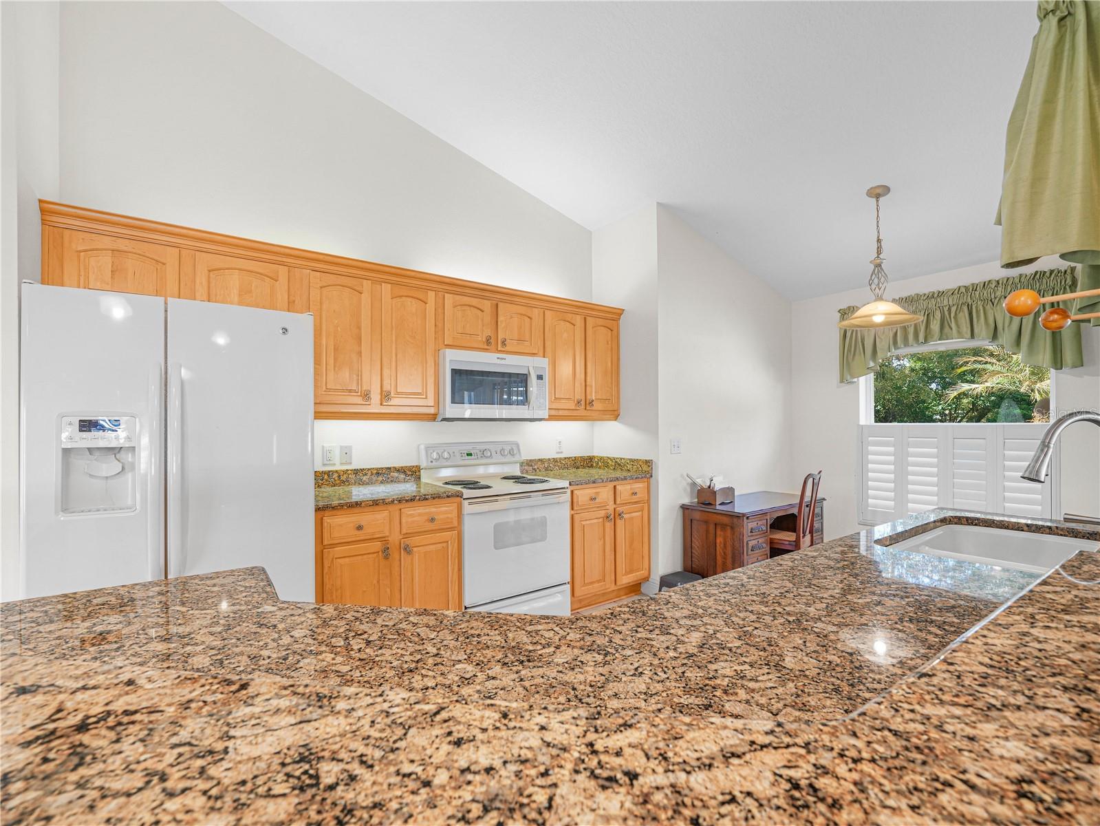 Image 6 of 40 For 528 Greenway Drive