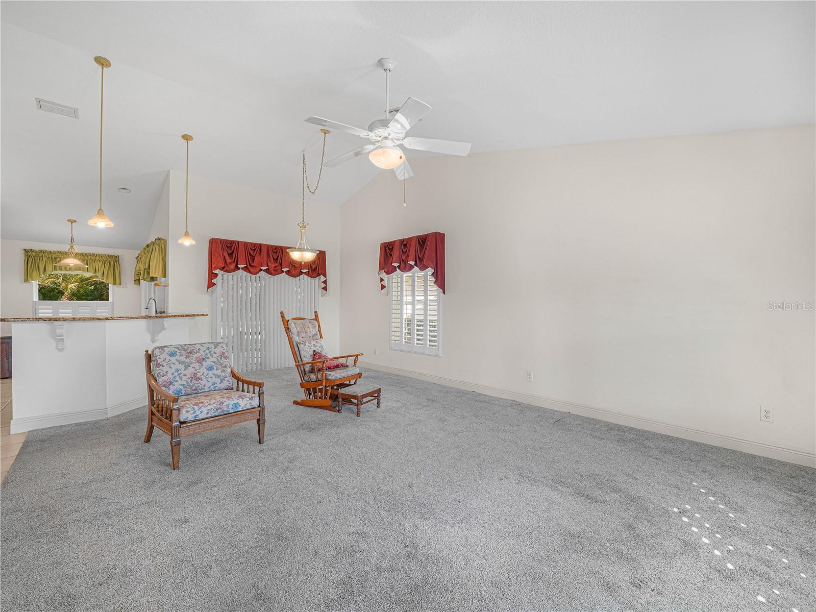 Image 7 of 40 For 528 Greenway Drive