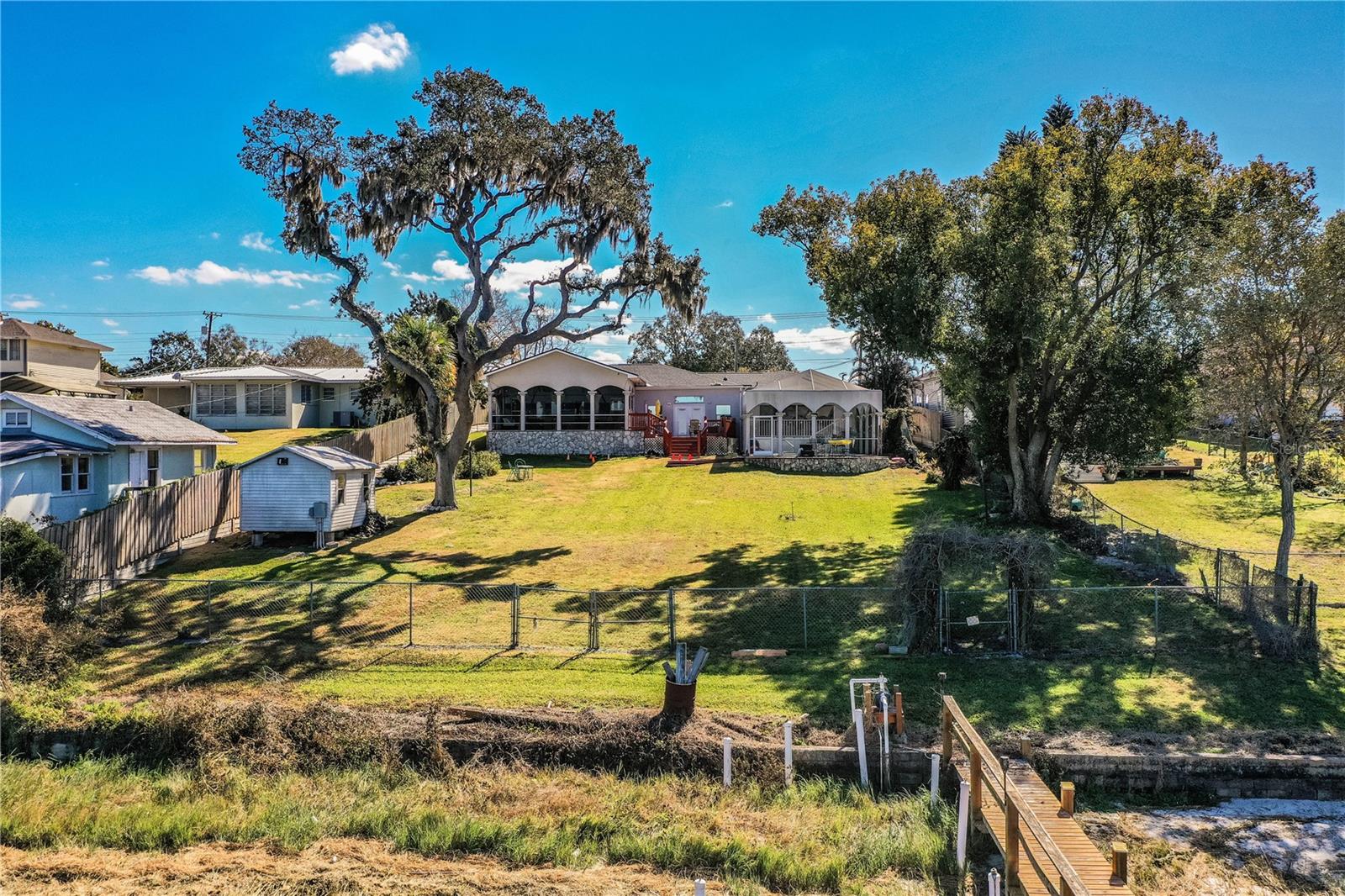 Image 16 of 80 For 331 Bay Street