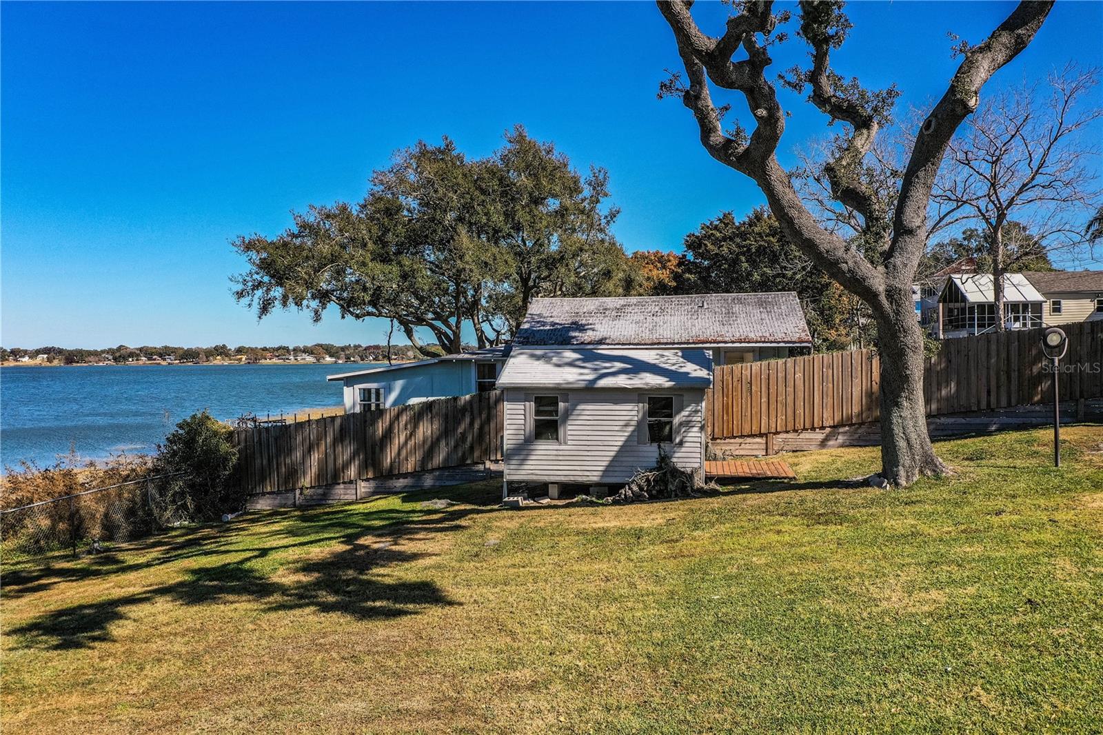 Image 18 of 80 For 331 Bay Street