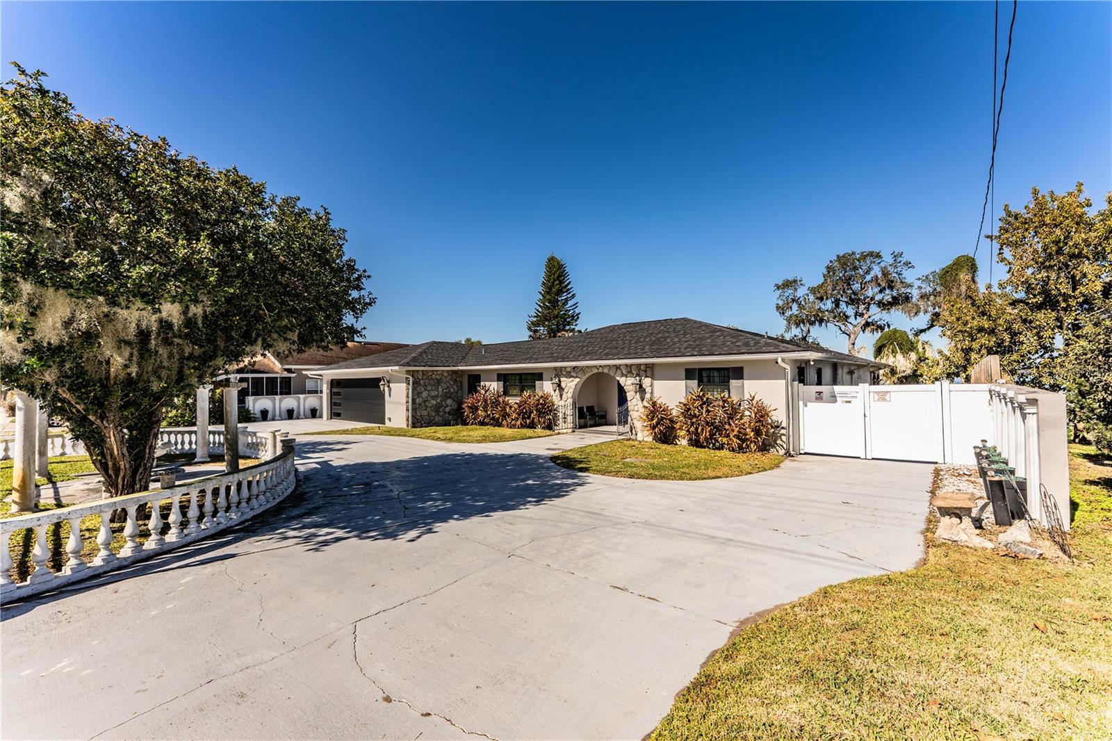 Image 2 of 80 For 331 Bay Street