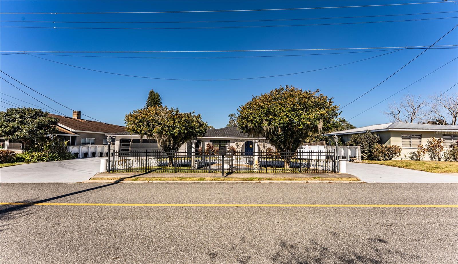 Image 3 of 80 For 331 Bay Street