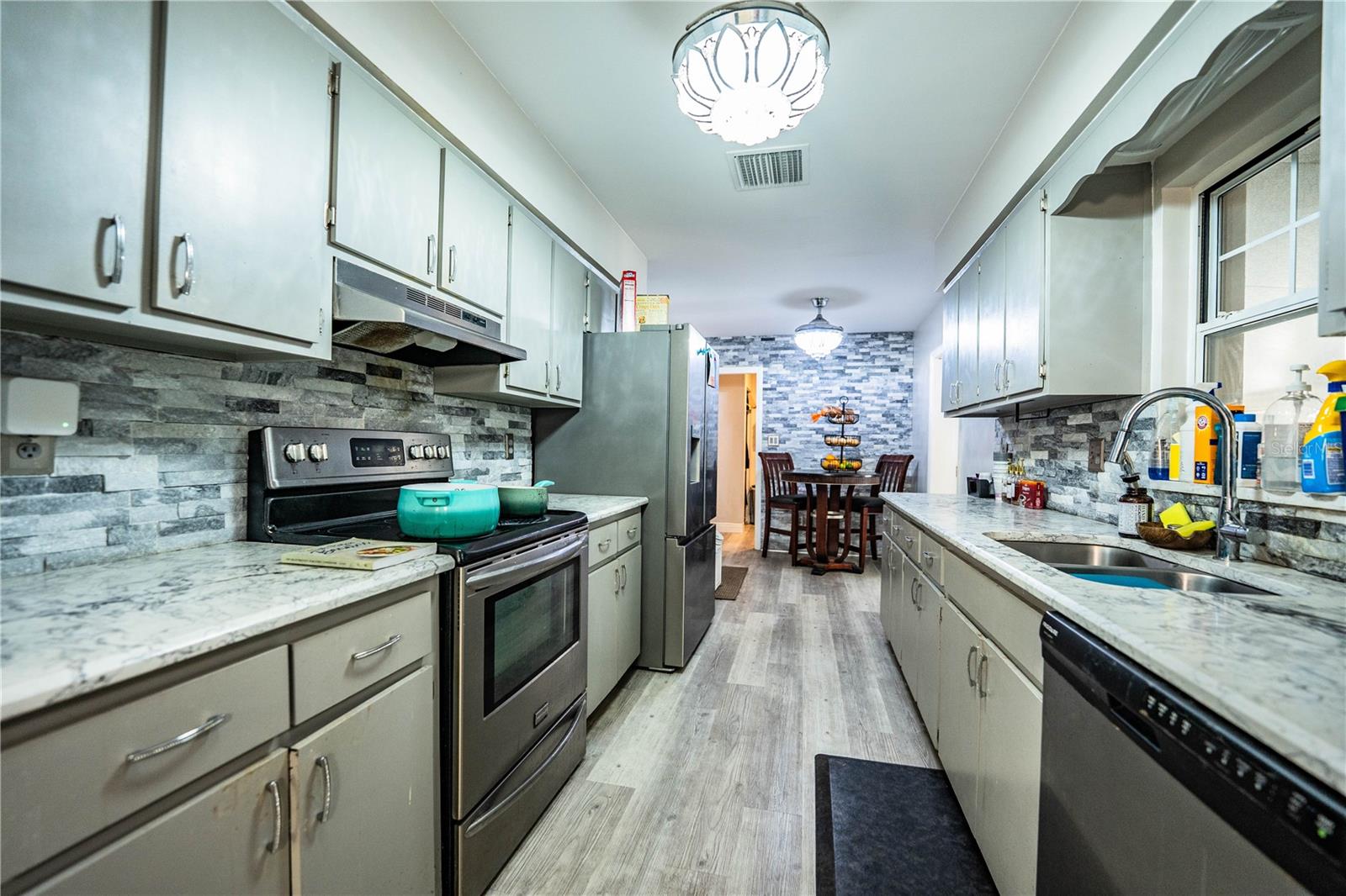 Image 48 of 80 For 331 Bay Street