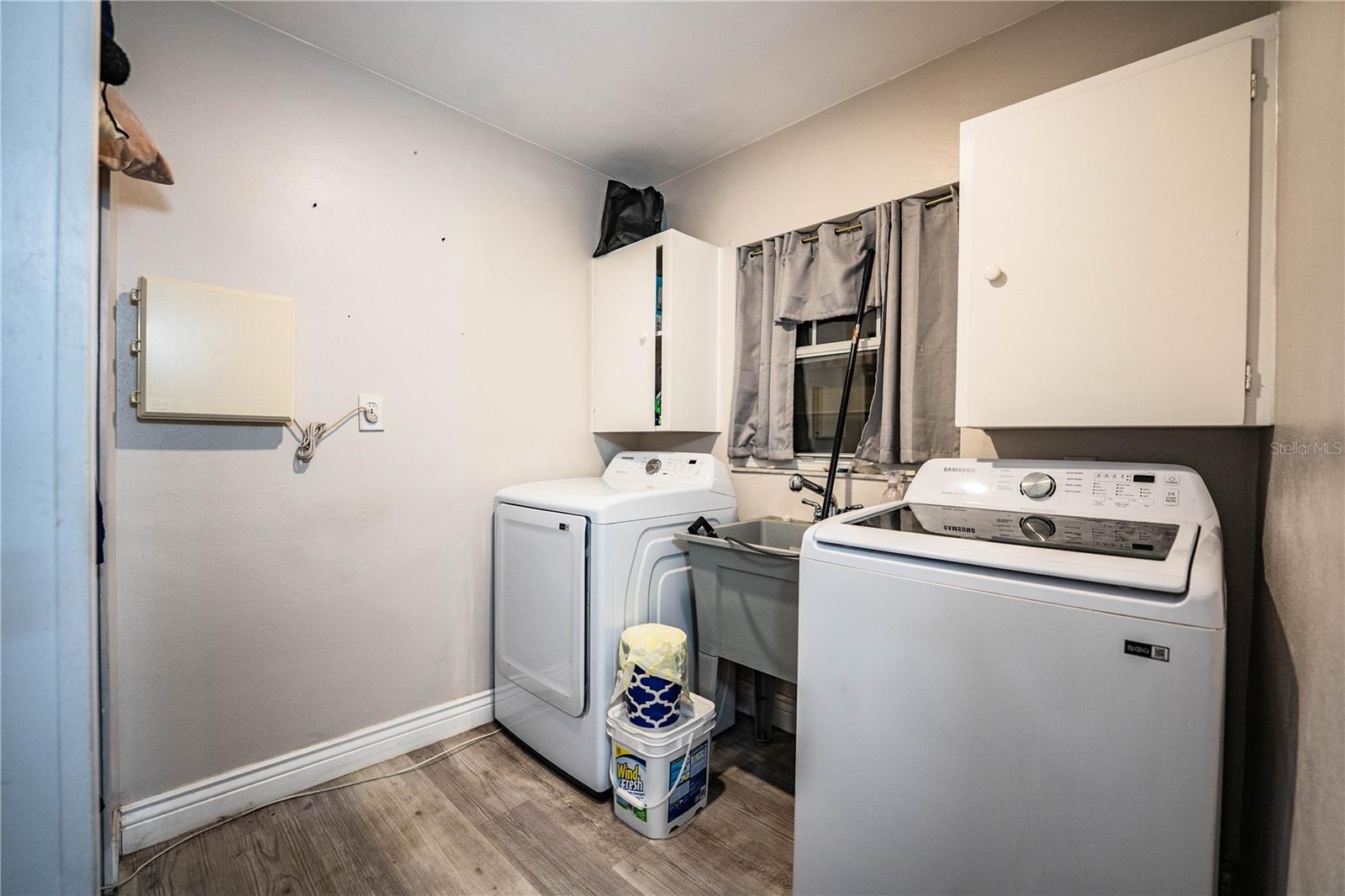 Image 49 of 80 For 331 Bay Street