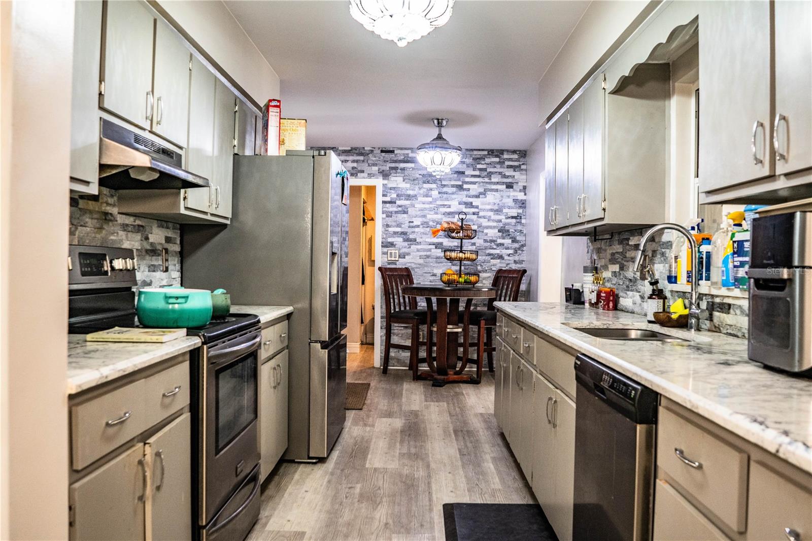 Image 54 of 80 For 331 Bay Street