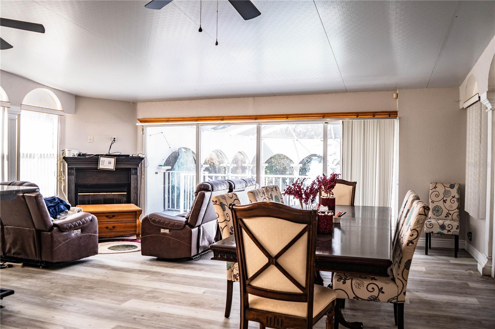 Image 57 of 80 For 331 Bay Street