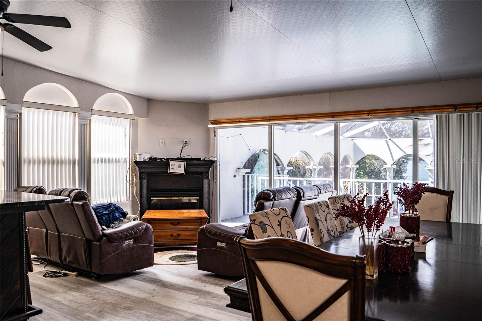 Image 61 of 80 For 331 Bay Street